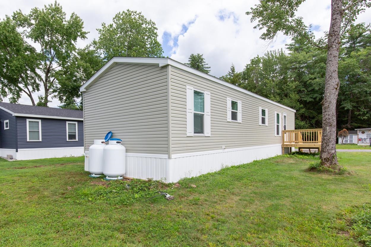 16 South Emperor Dr, Concord, NH 03303