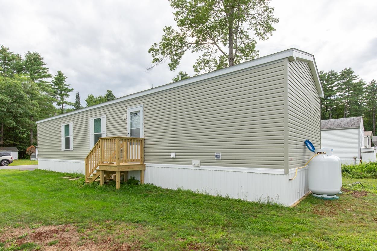 16 South Emperor Dr, Concord, NH 03303