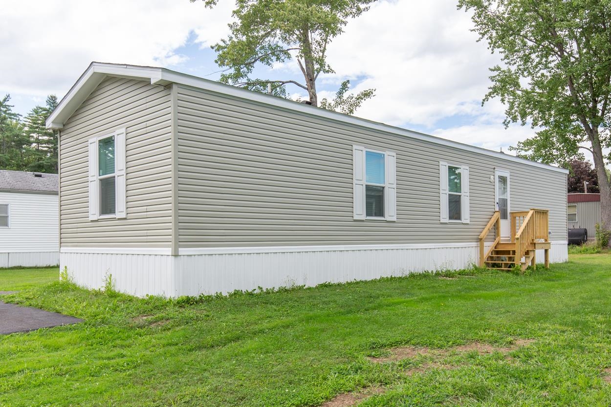 16 South Emperor Dr, Concord, NH 03303