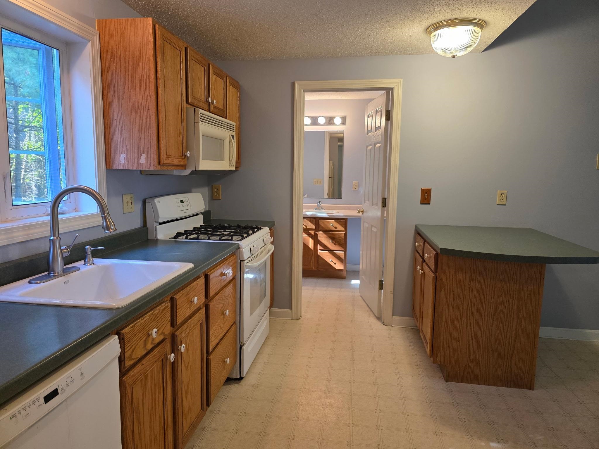 Photo 3 of Condo for sale at 7 Rainbow Dr, Londonderry, NH 03053 | MLS# 5106883 | Listing updated on 2026-09-18
