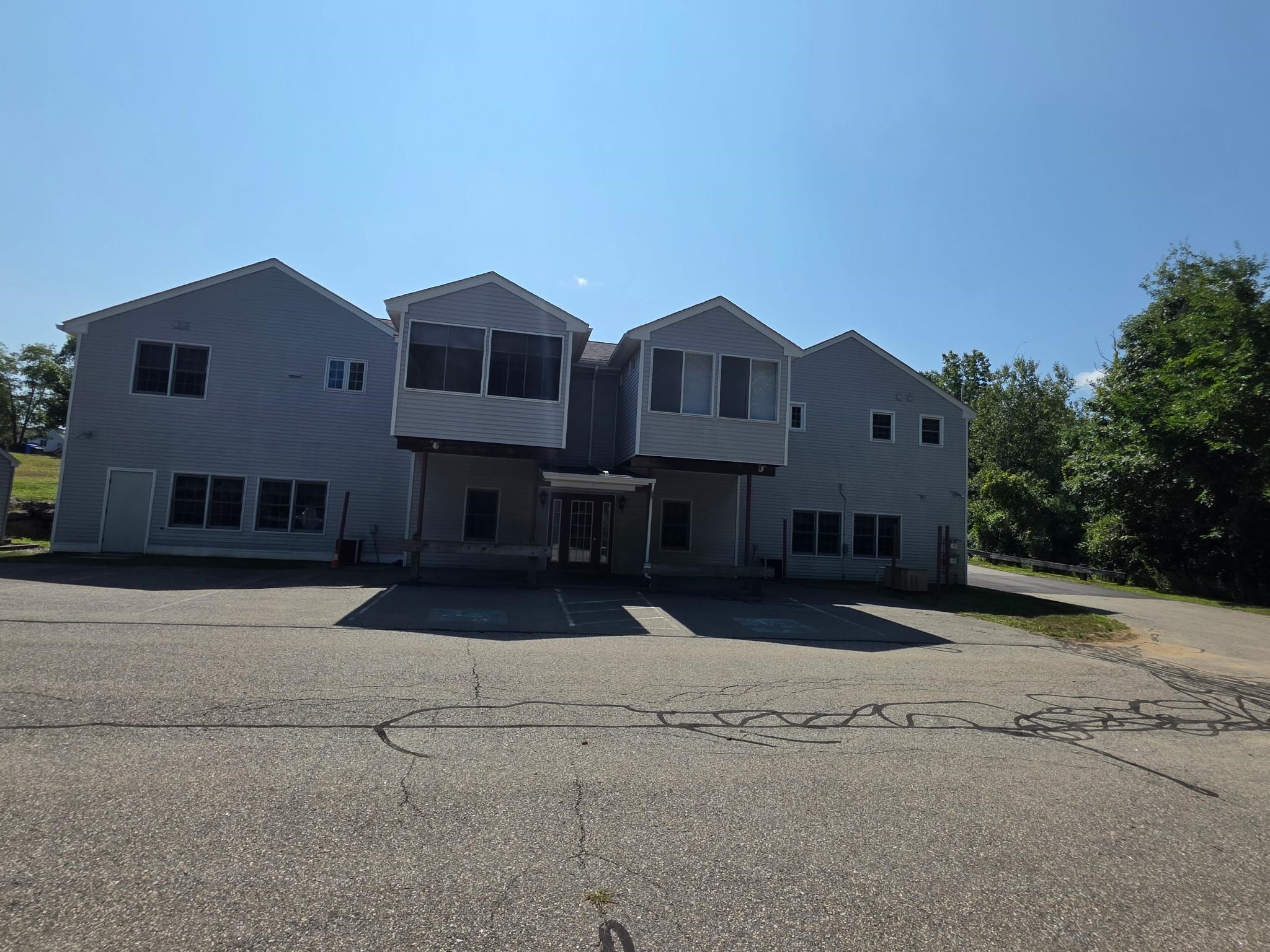 7 Rainbow Dr, Londonderry, NH 03053