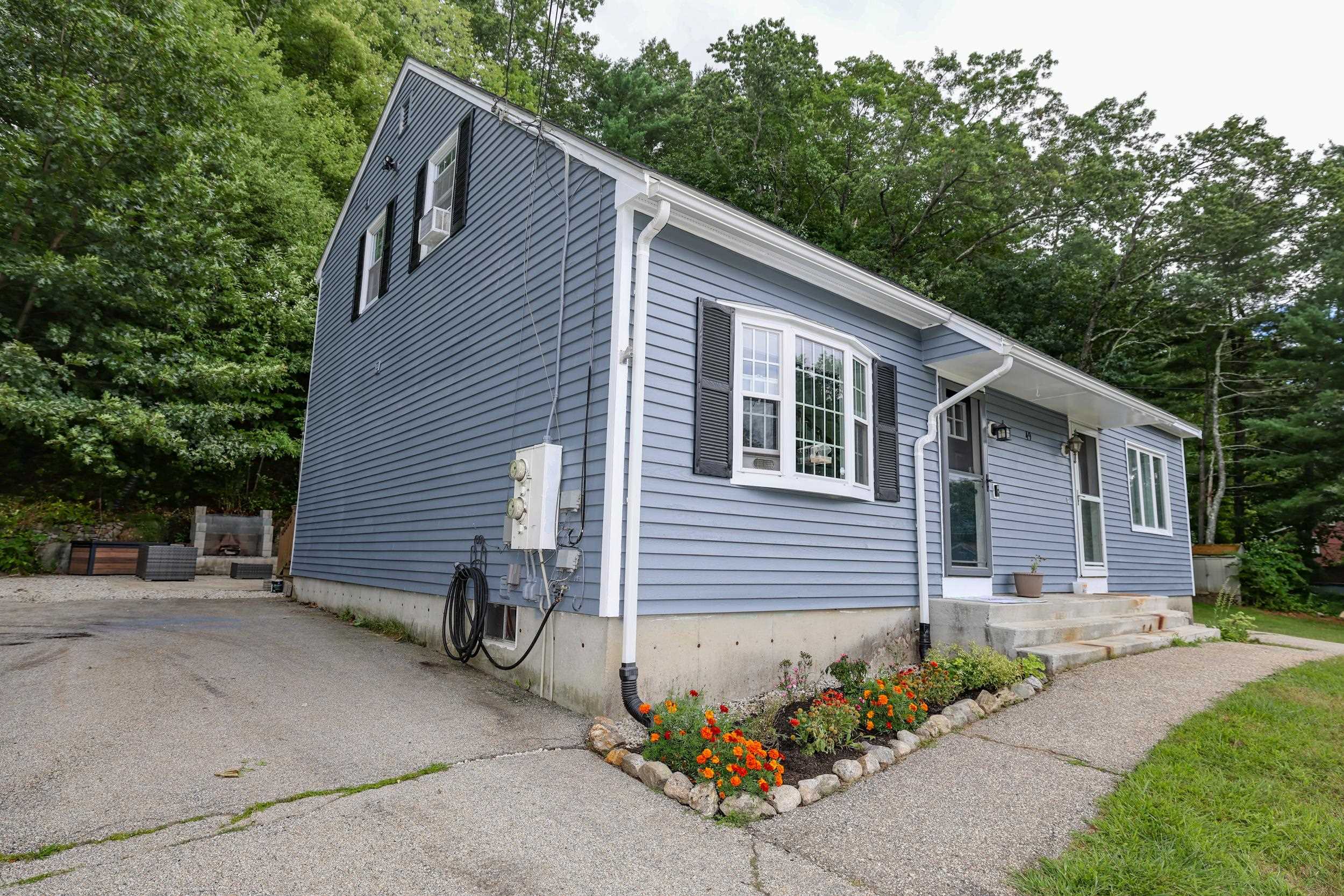 49A Dale Rd, Hooksett, NH 03106