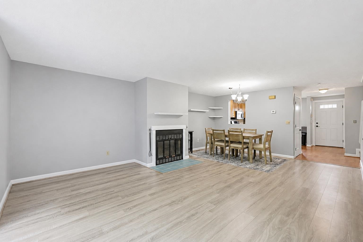 28 Swift Ln, Merrimack, NH 03054