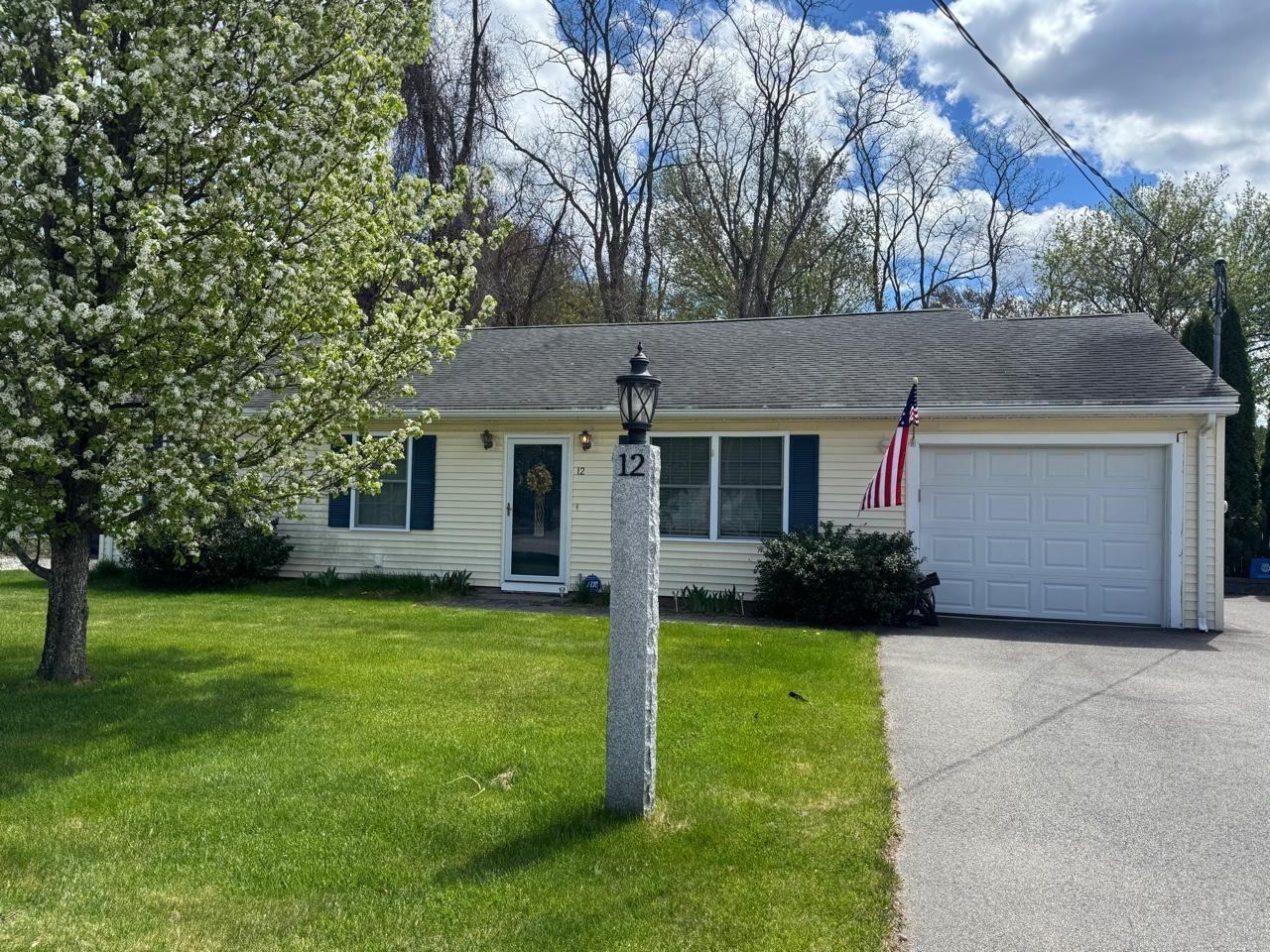 12 Adams Ave, Seabrook, NH 03874