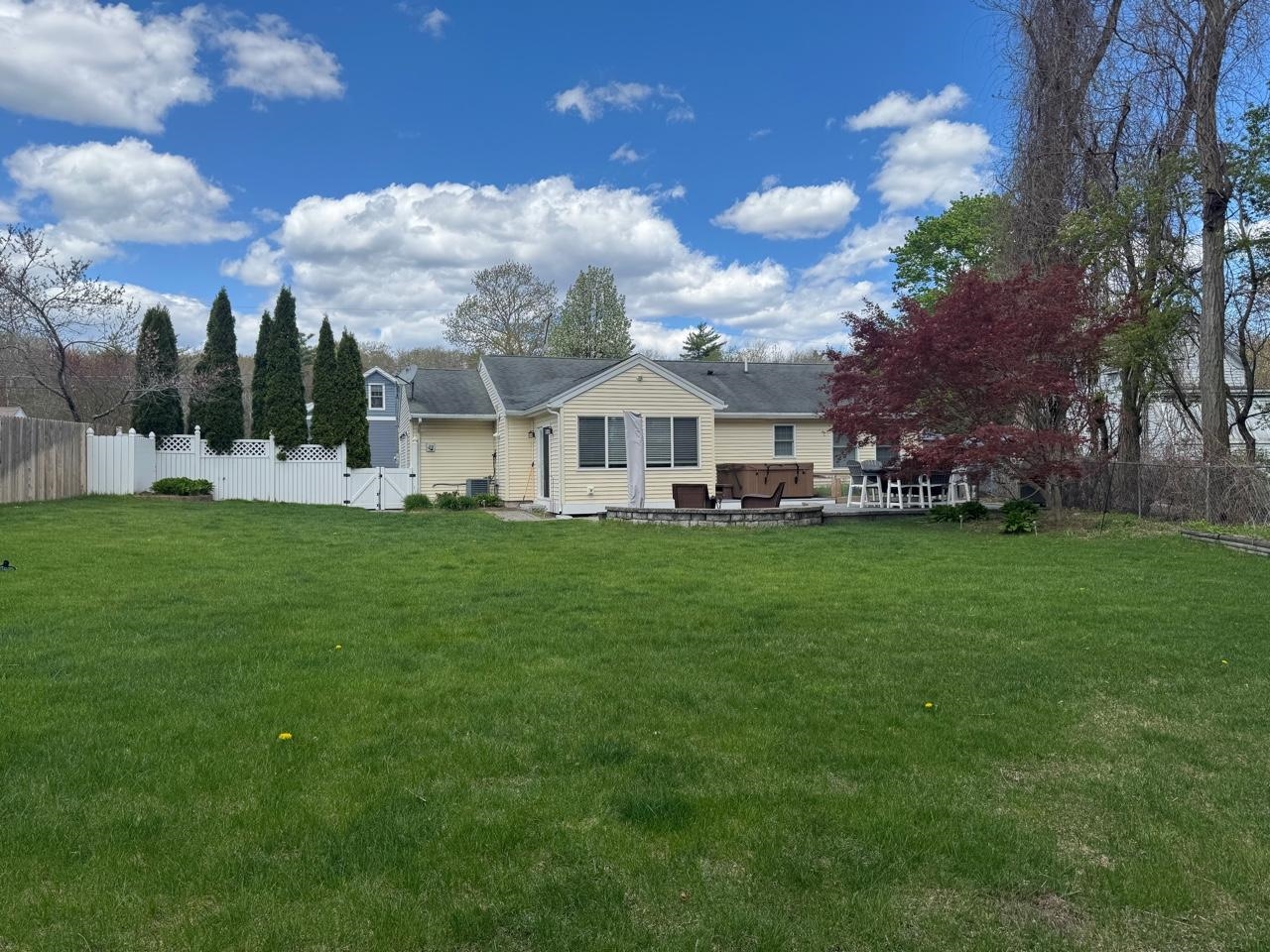 12 Adams Ave, Seabrook, NH 03874