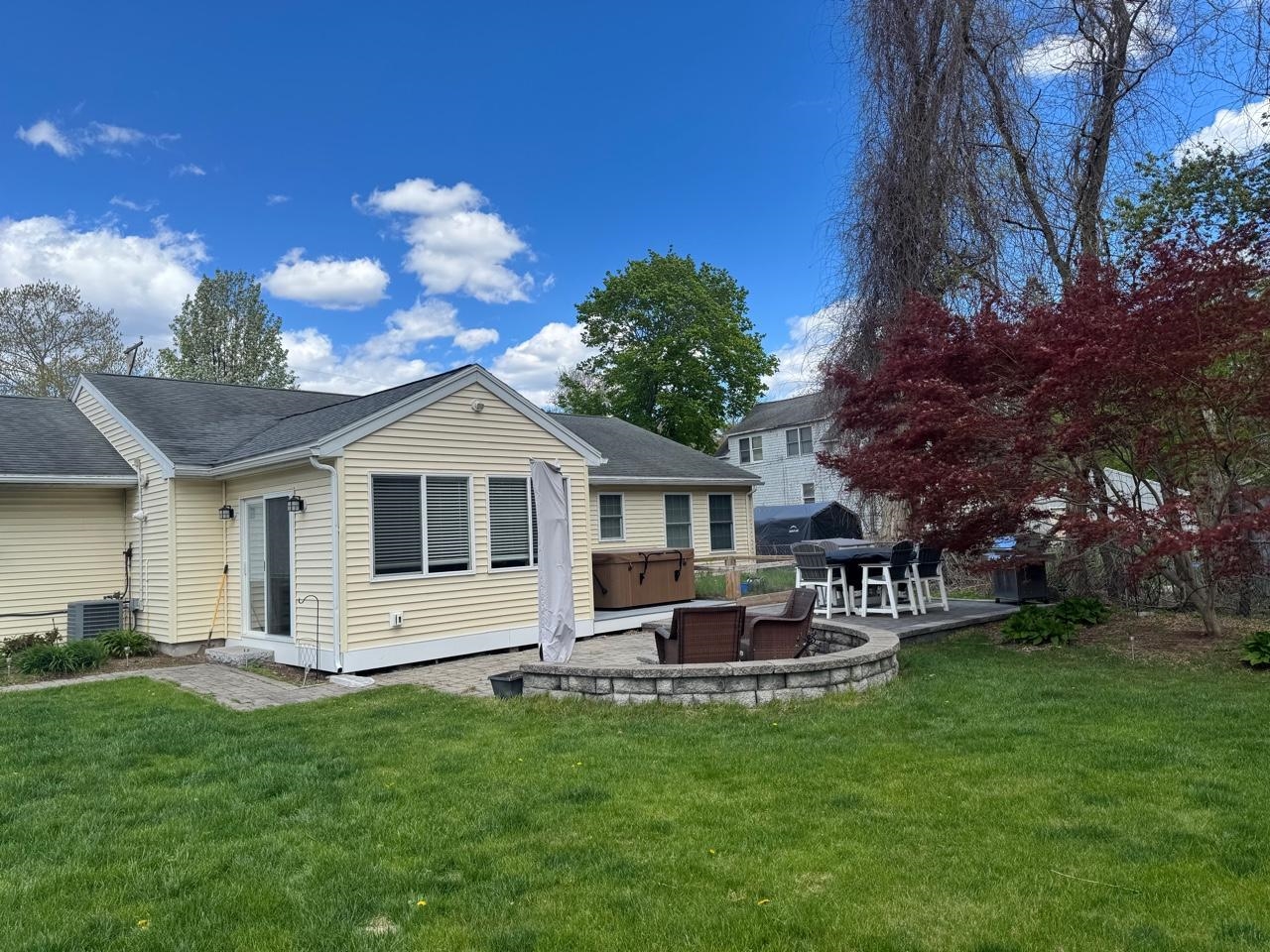 12 Adams Ave, Seabrook, NH 03874