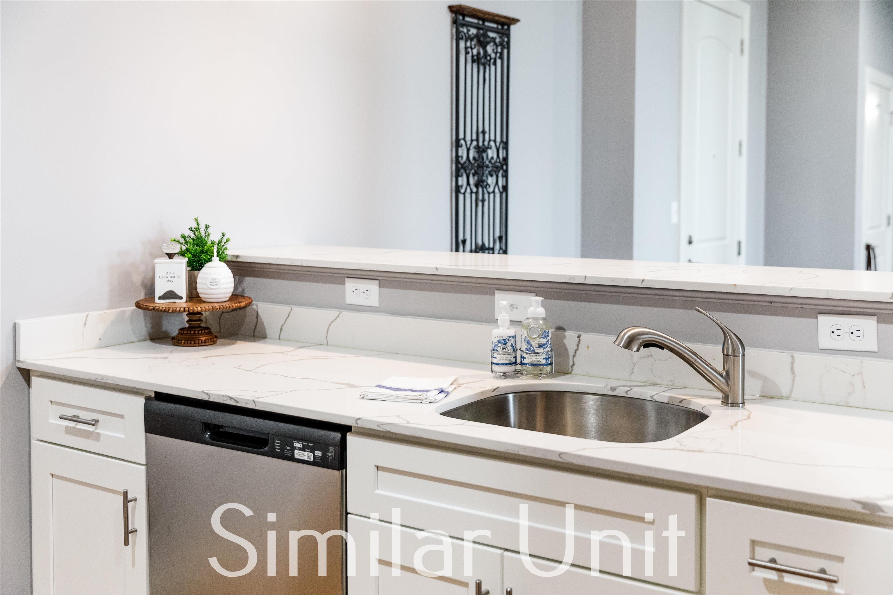 25 Canal St #401, Allenstown, NH 03275