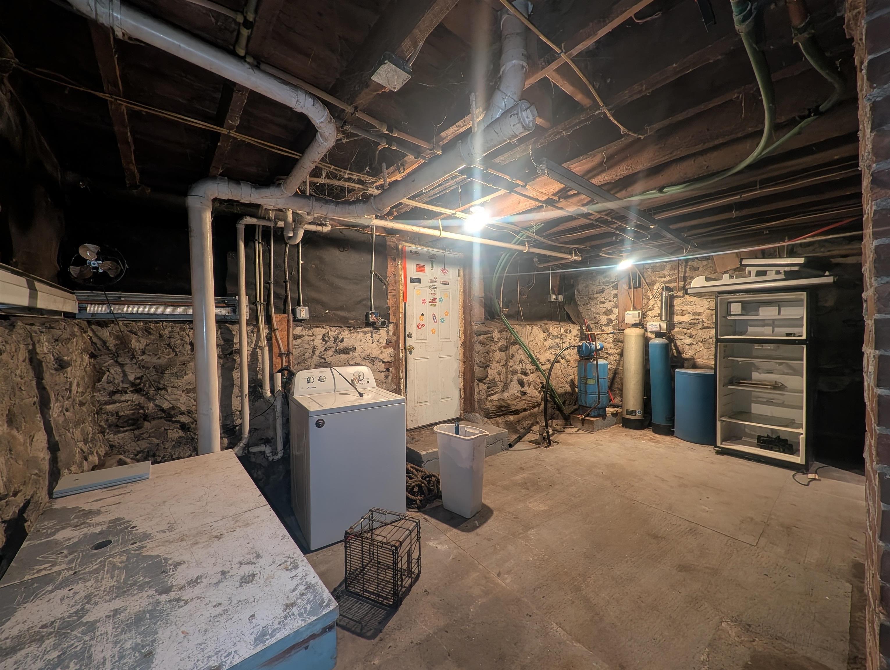 Full Walkout Basement 26084352