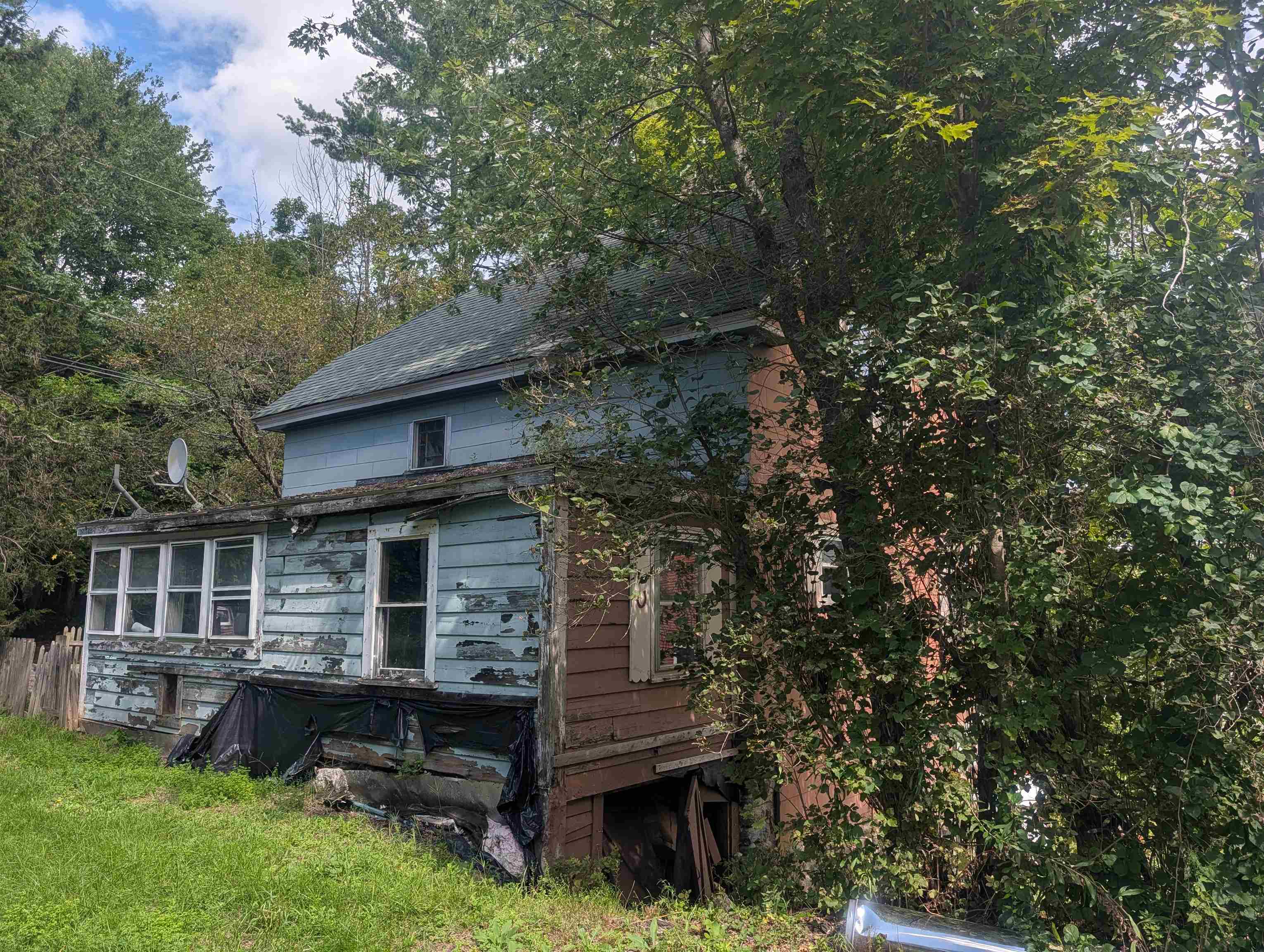 40 Blueberry Ridge Rd, Newport, NH 03743