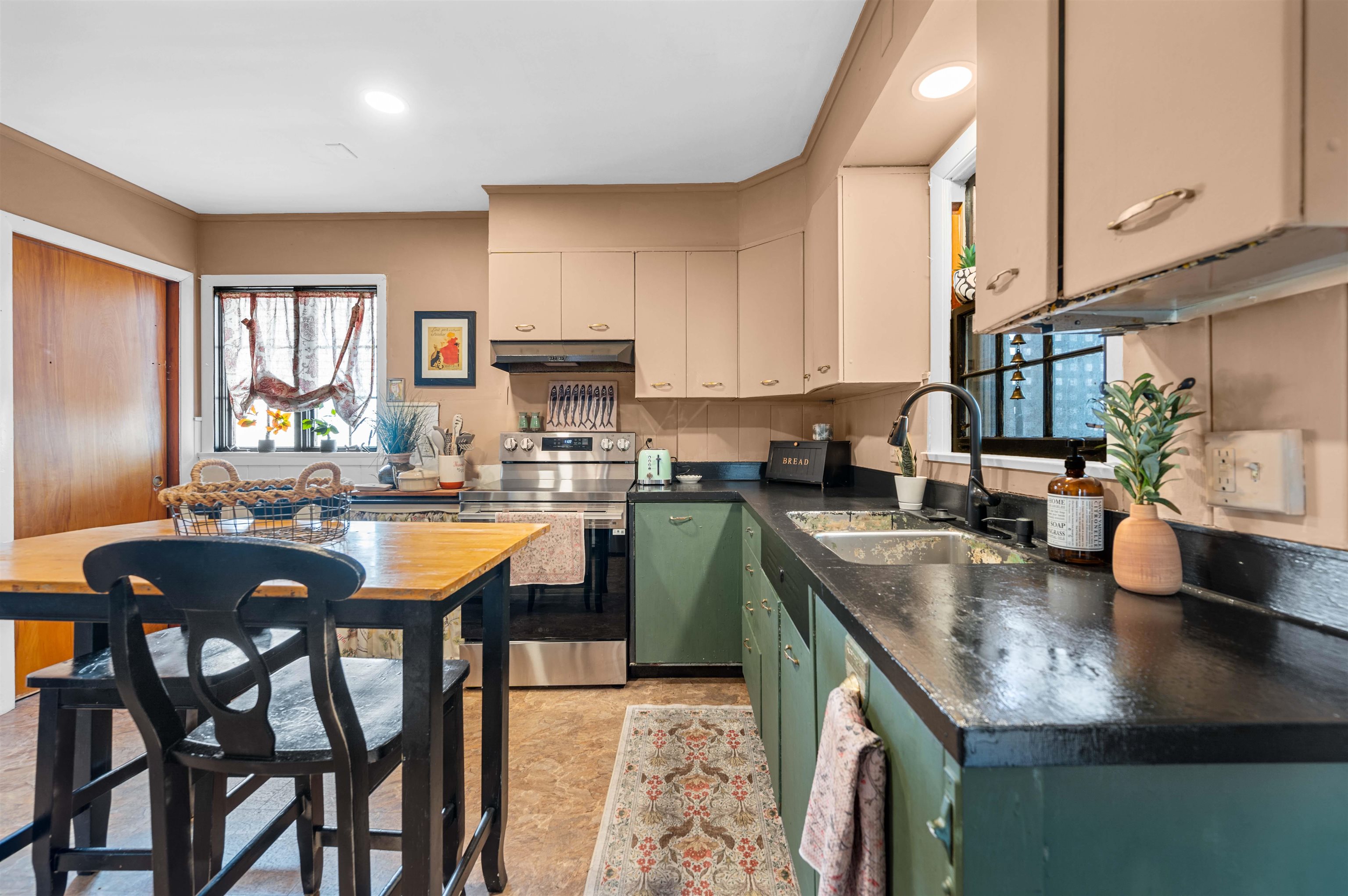 Kitchen with brand new appliances