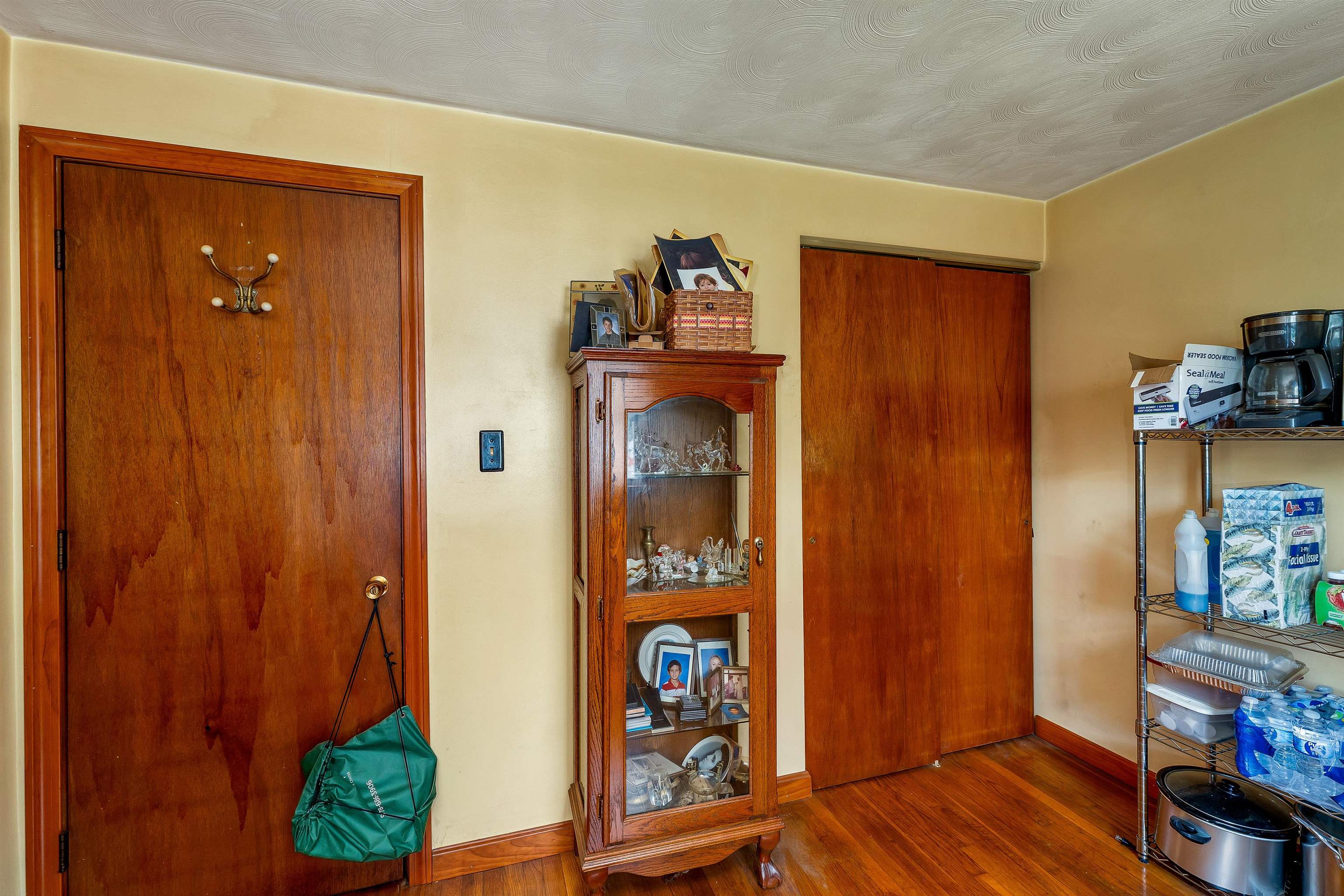 Photo 16 of 32