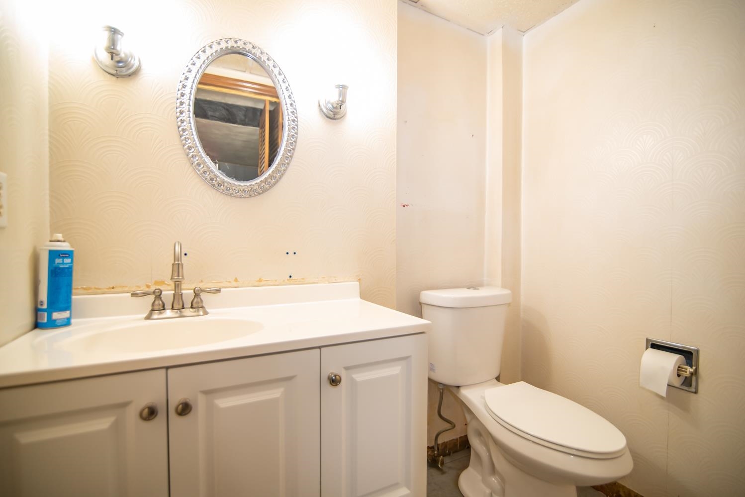 Downstairs 1/2 Bath