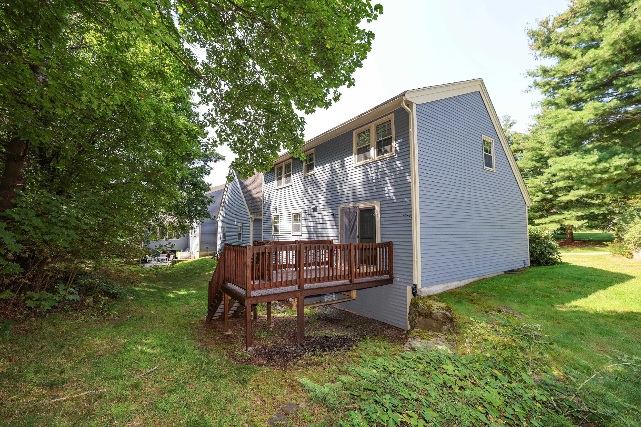 212 Winding Pond Rd, Londonderry, NH 03053