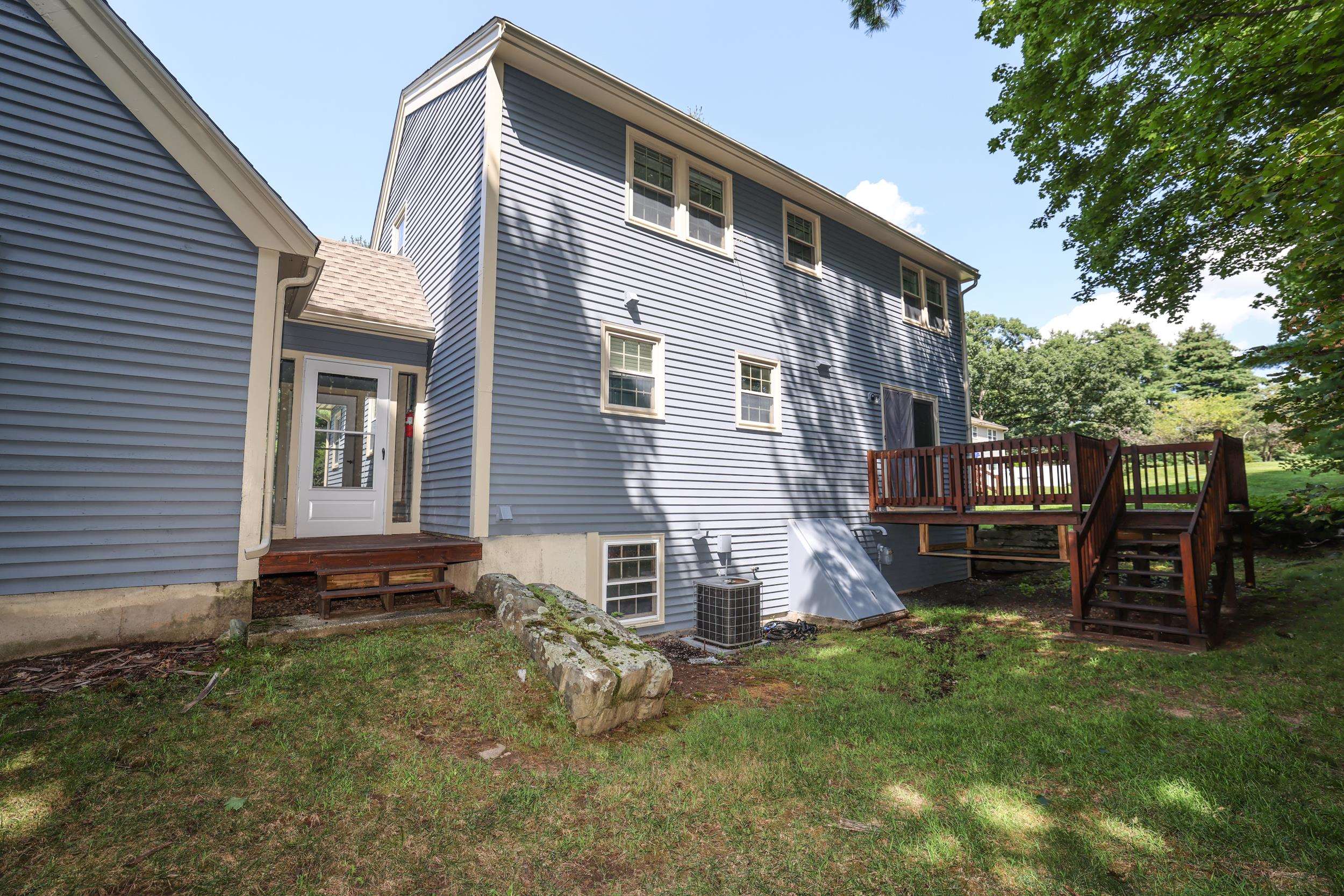 212 Winding Pond Rd, Londonderry, NH 03053