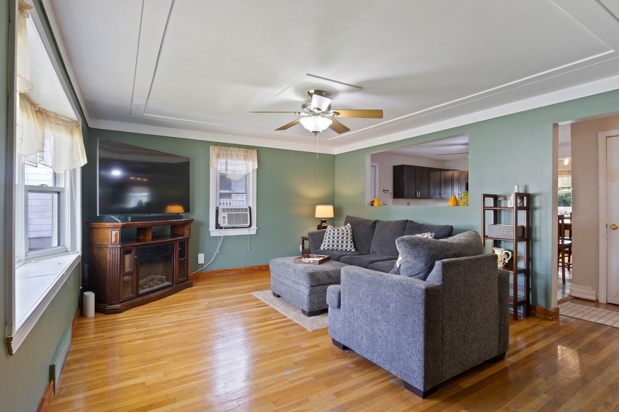 17 Lund St, Nashua, NH 03060