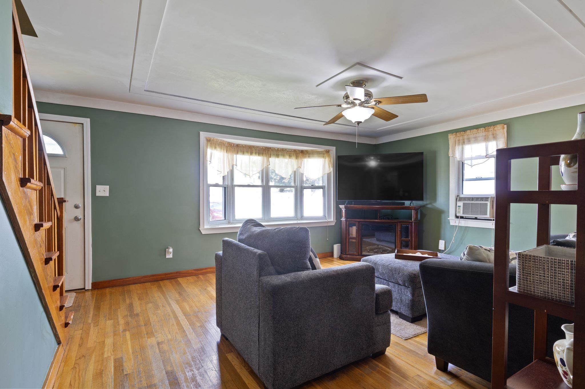 17 Lund St, Nashua, NH 03060