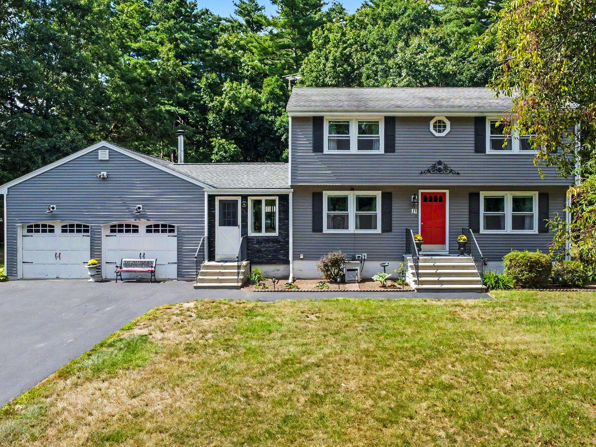 13 Patricia St, Windham, NH 03087