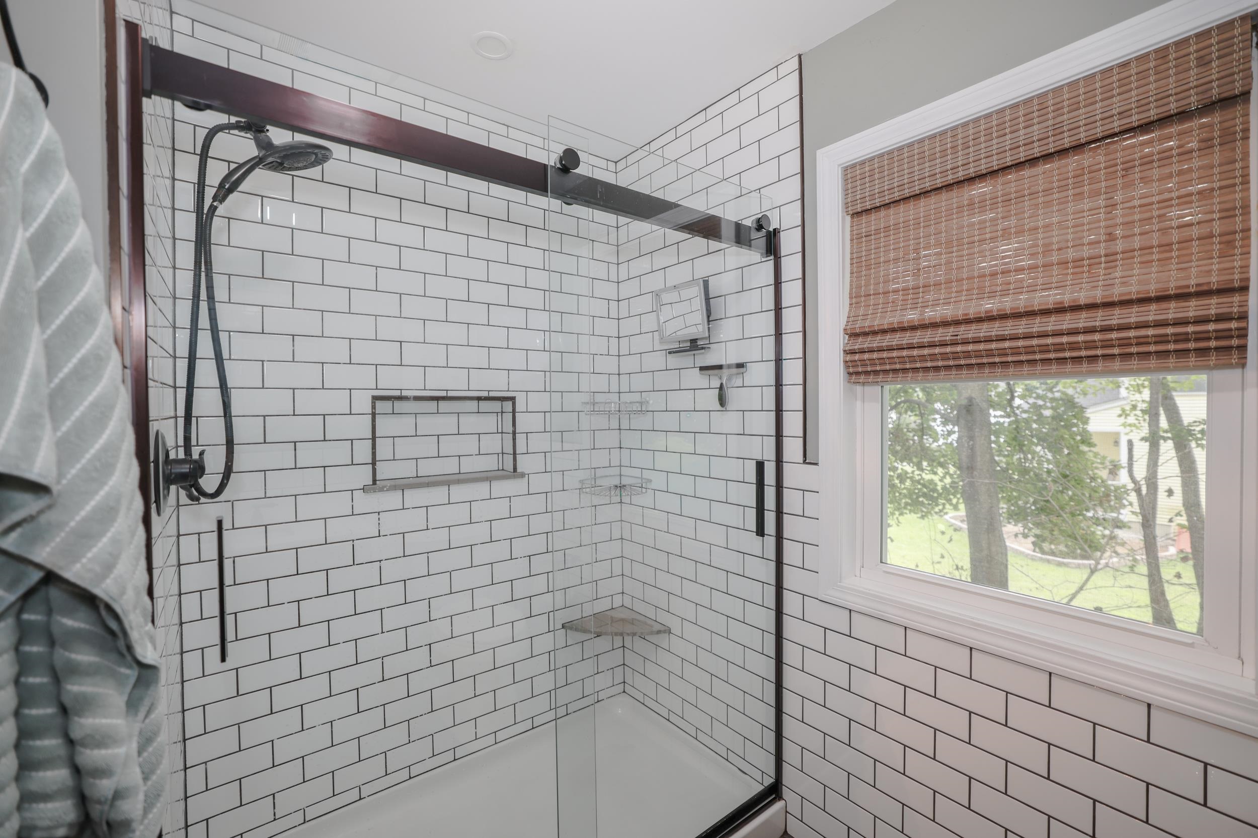 Look at that stunning shower!!