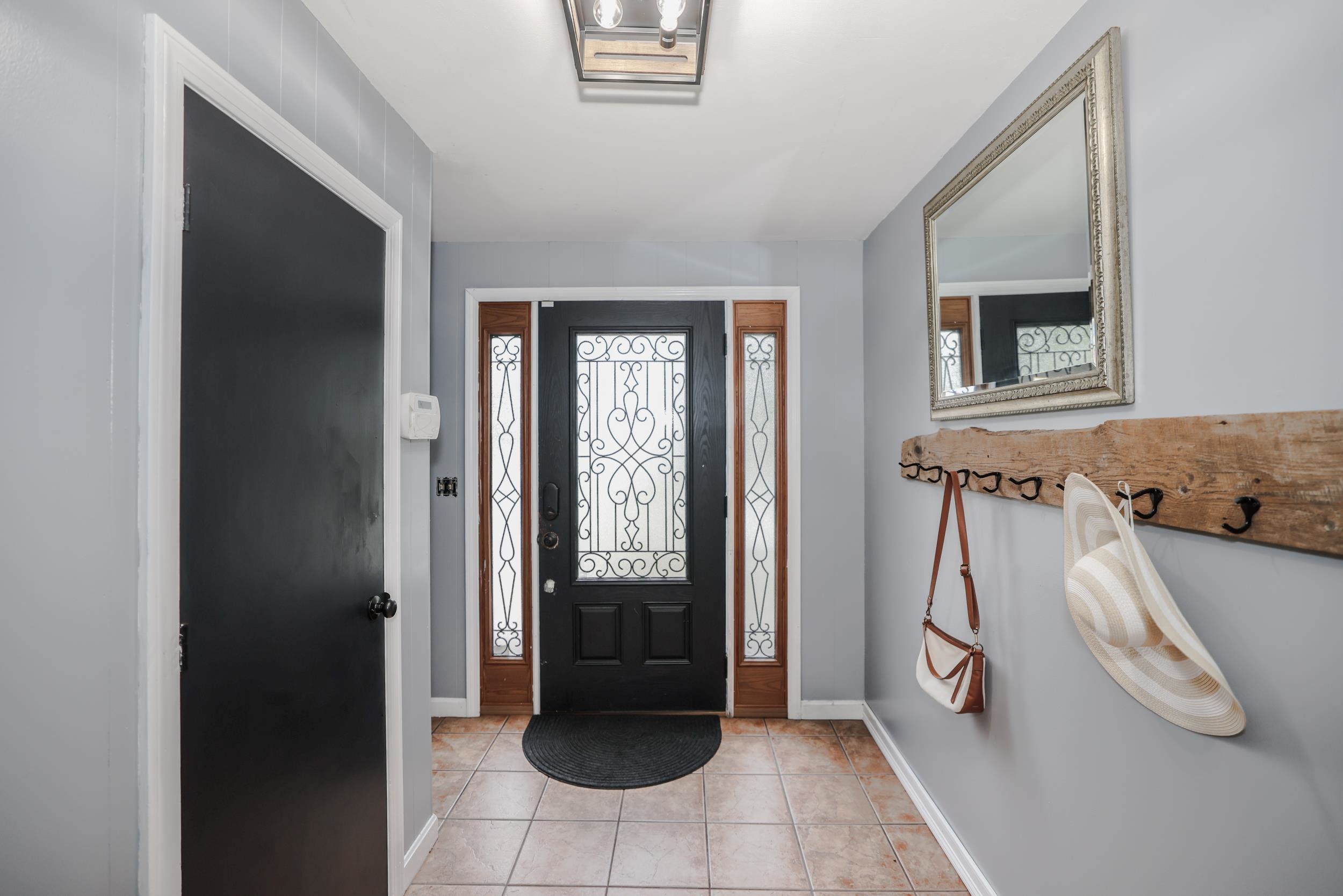 Spacious entry, mudroom space with closets