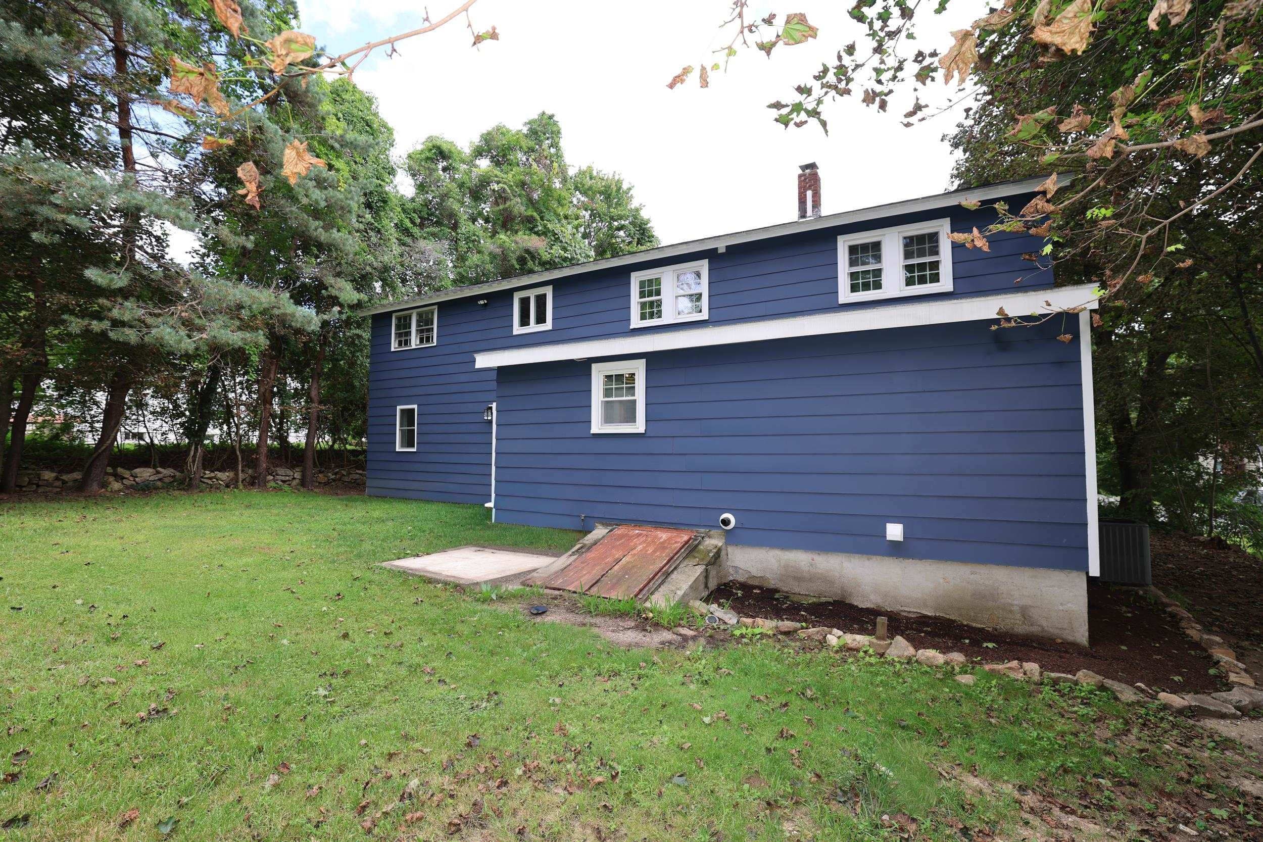 28 Swan Ave, Bedford, NH 03110