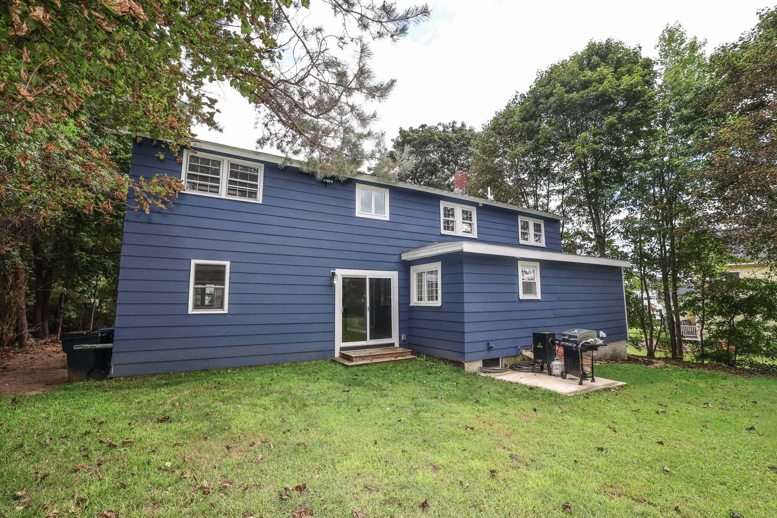 28 Swan Ave, Bedford, NH 03110