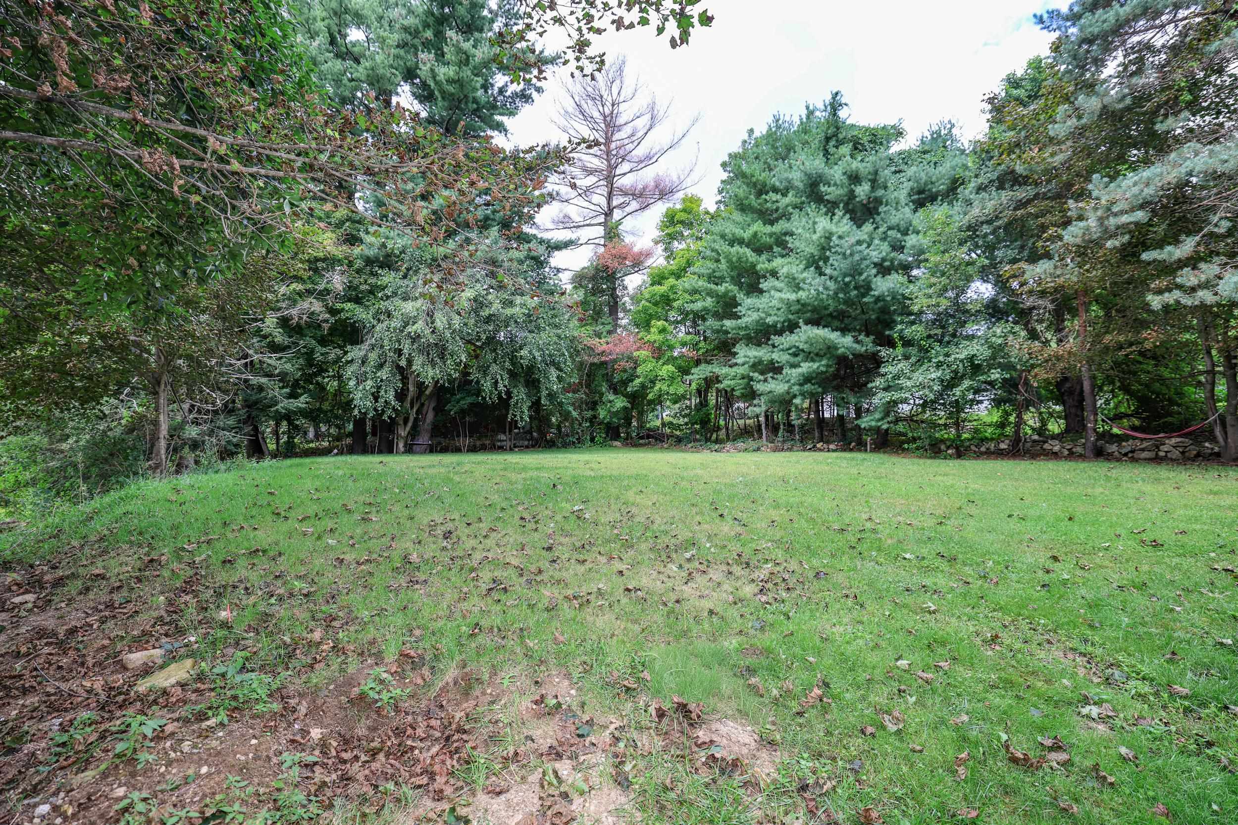 28 Swan Ave, Bedford, NH 03110