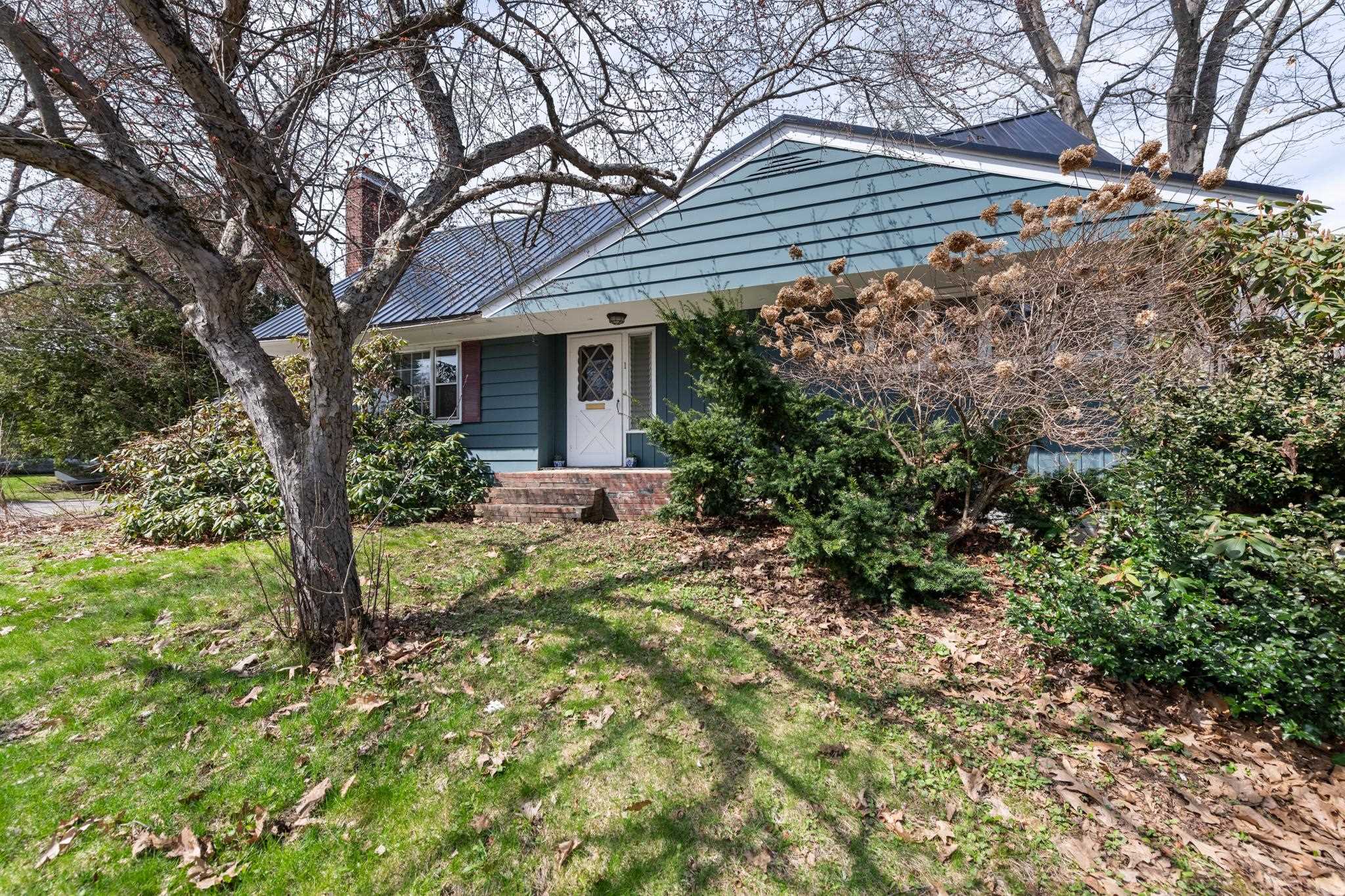 Come check out this charming cape!