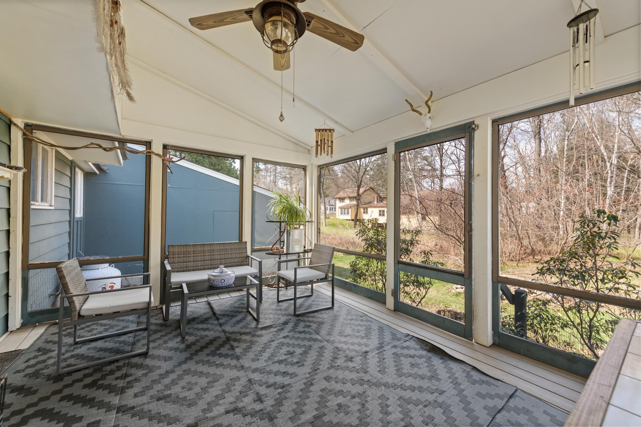 Great screened in porch that overlooks the back yard