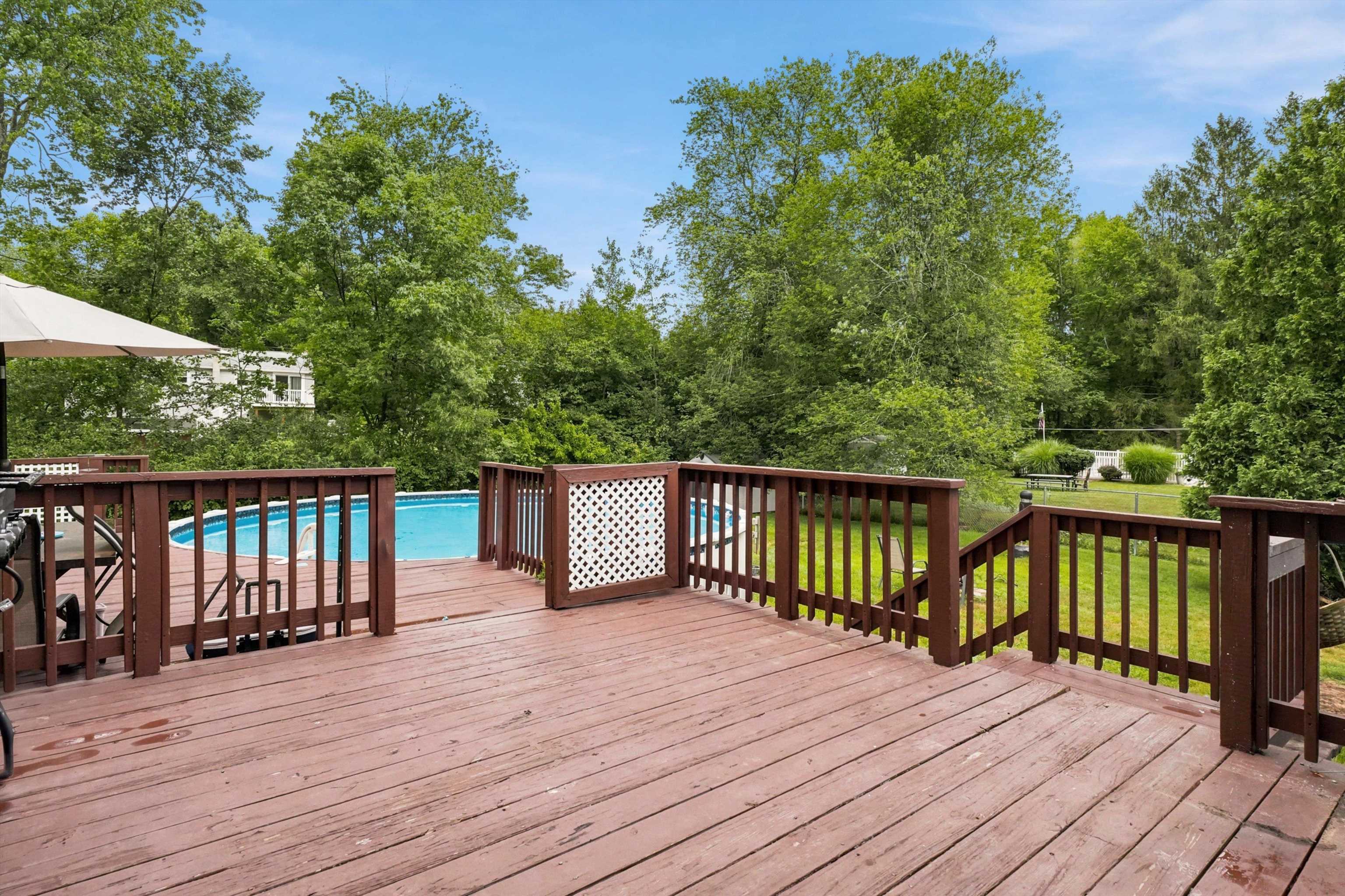 22 Woodbury St, Salem, NH 03079