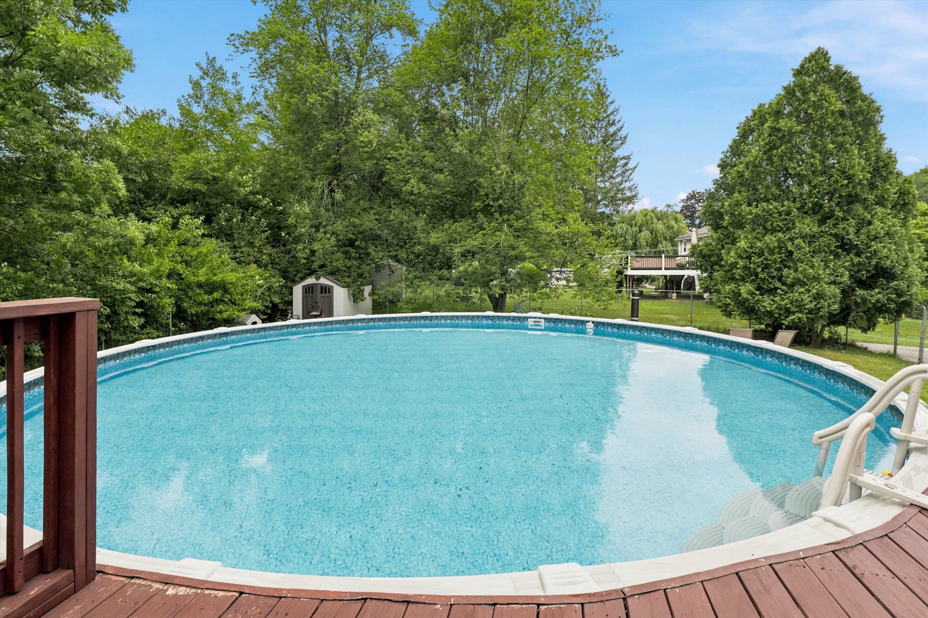 22 Woodbury St, Salem, NH 03079