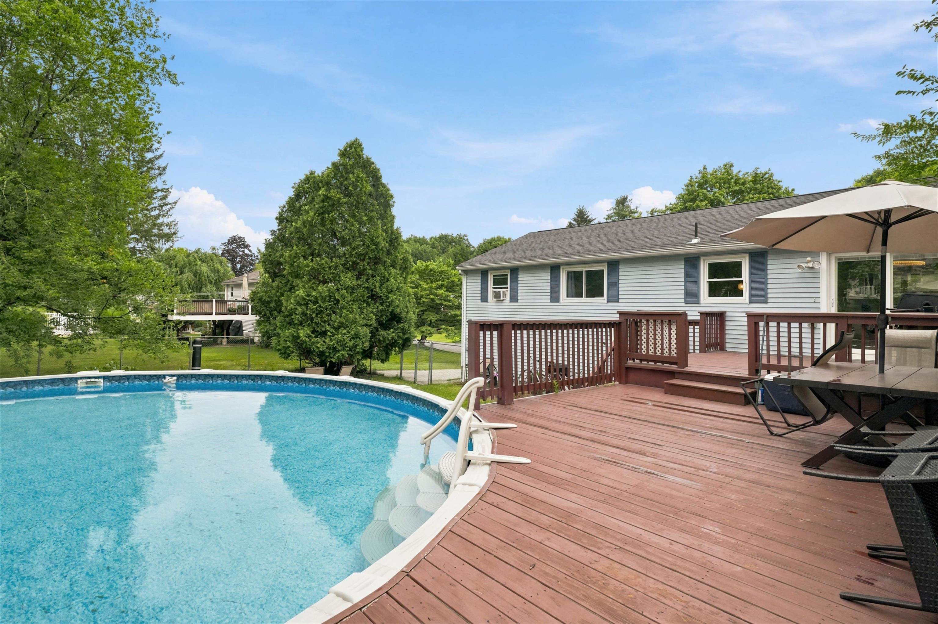 22 Woodbury St, Salem, NH 03079
