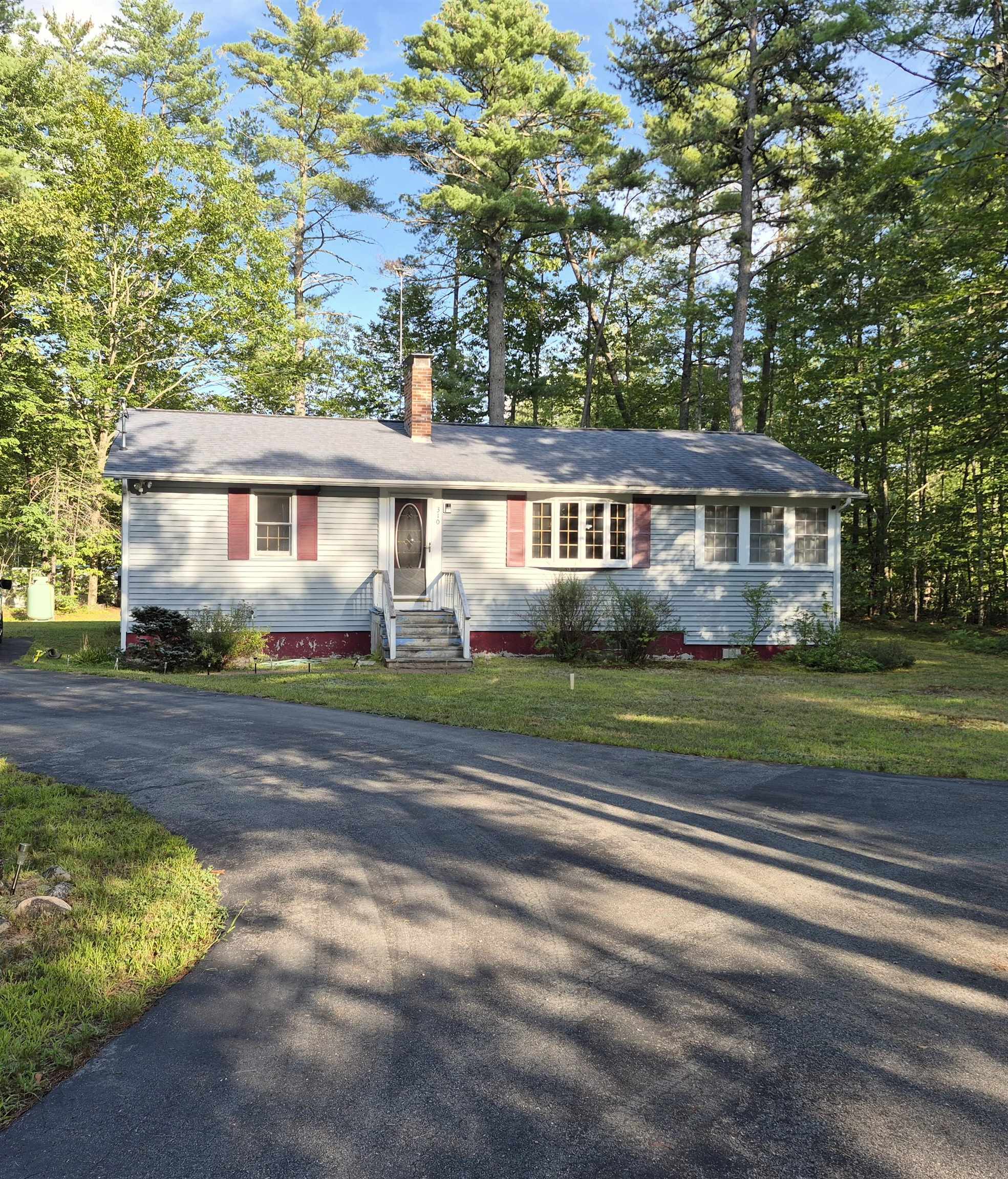 310 Robinhood Rd, Wakefield, NH 03830