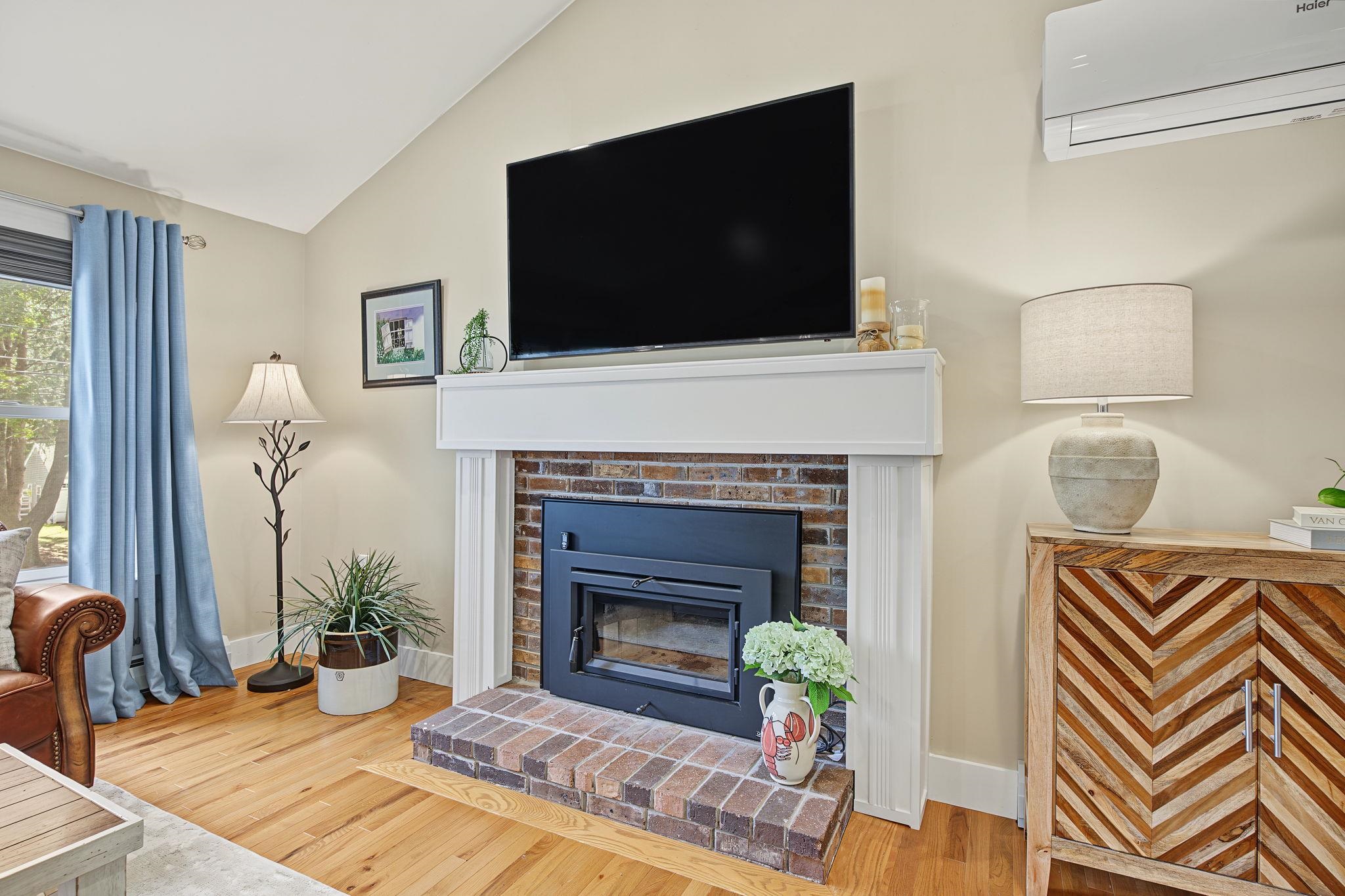 16 Sunset Dr, Atkinson, NH 03811