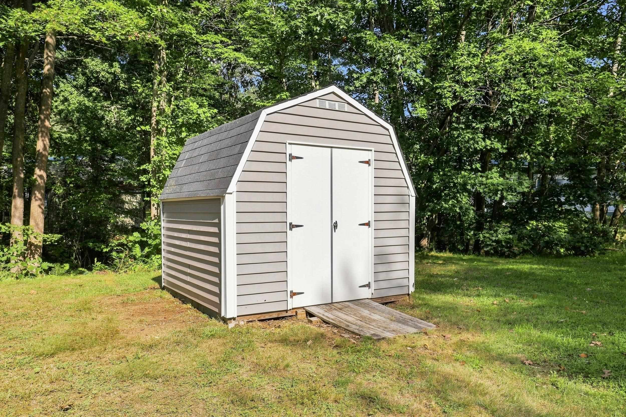 15 Roland Dr, Allenstown, NH 03275