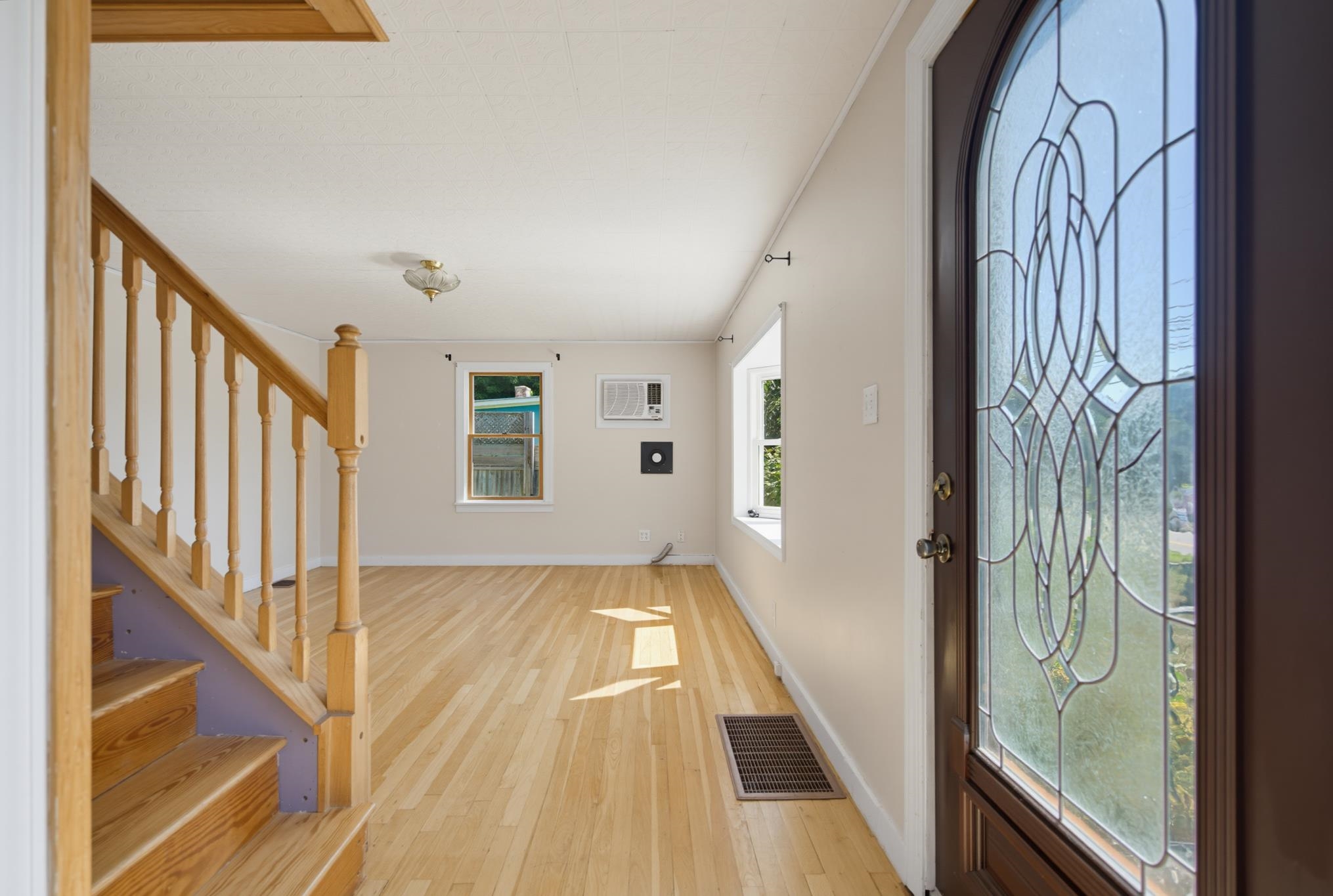 127 Route 27, Raymond, NH 03077