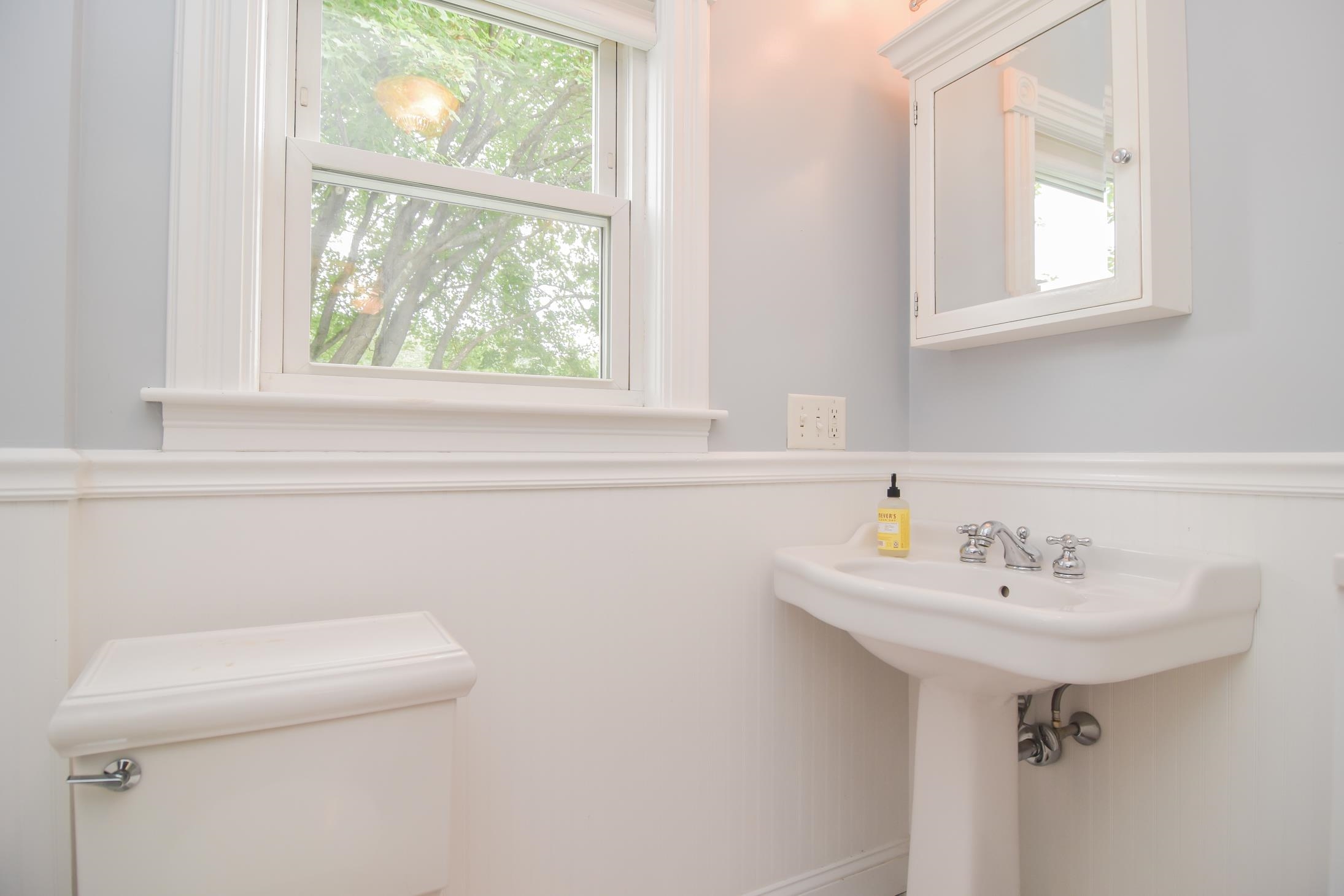 22 Bay St, Northfield, NH 03276