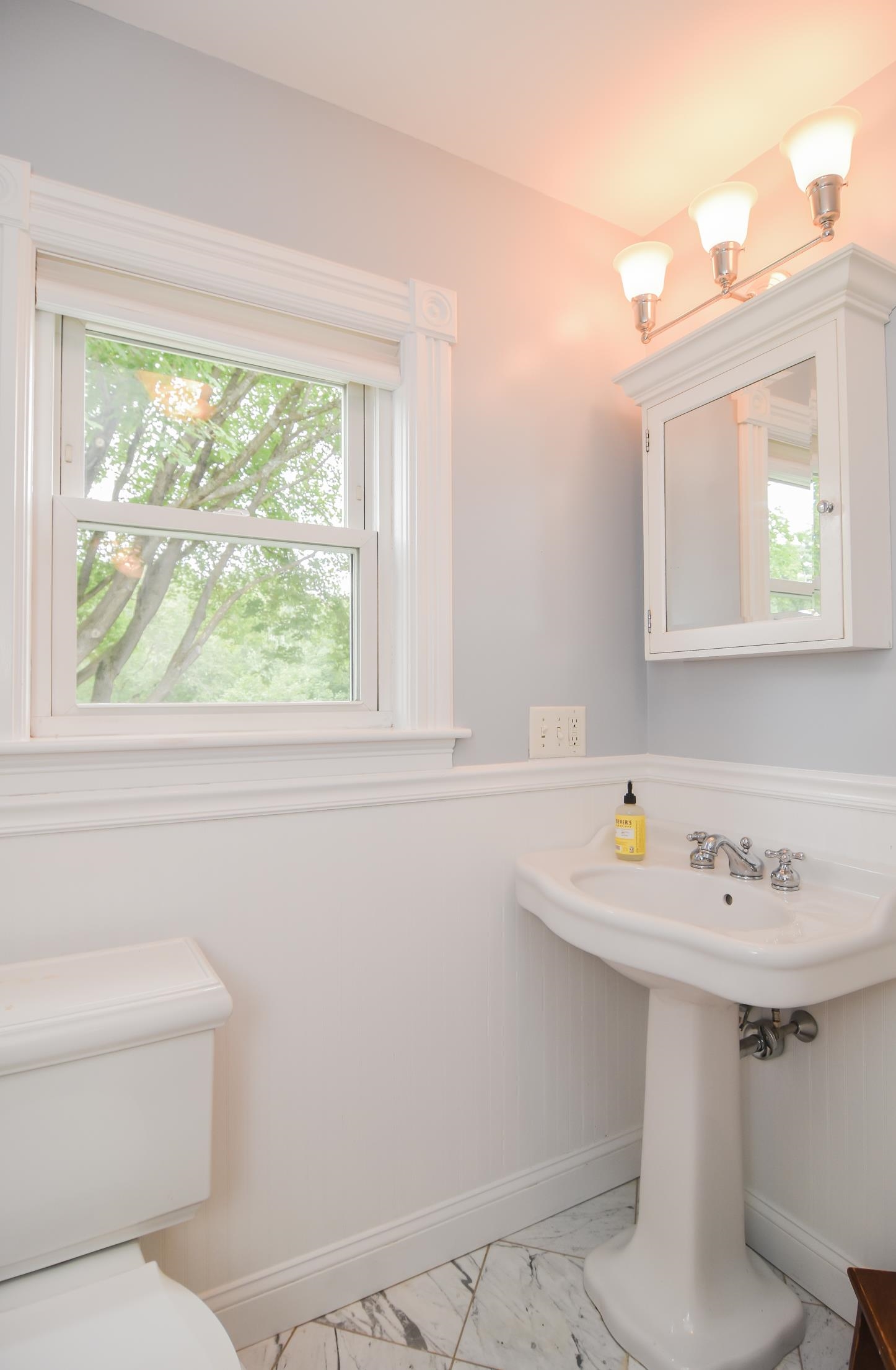 22 Bay St, Northfield, NH 03276