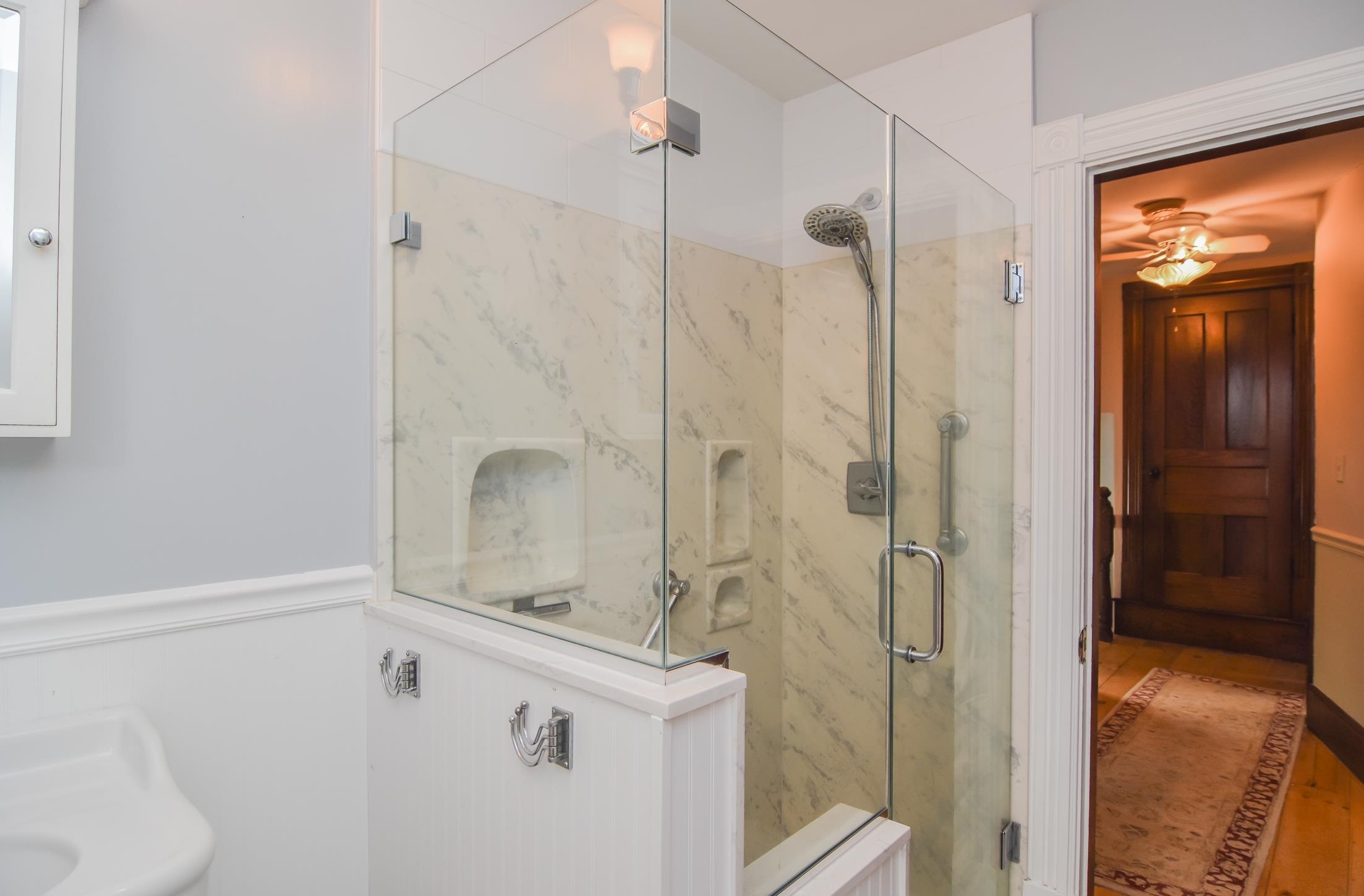 22 Bay St, Northfield, NH 03276