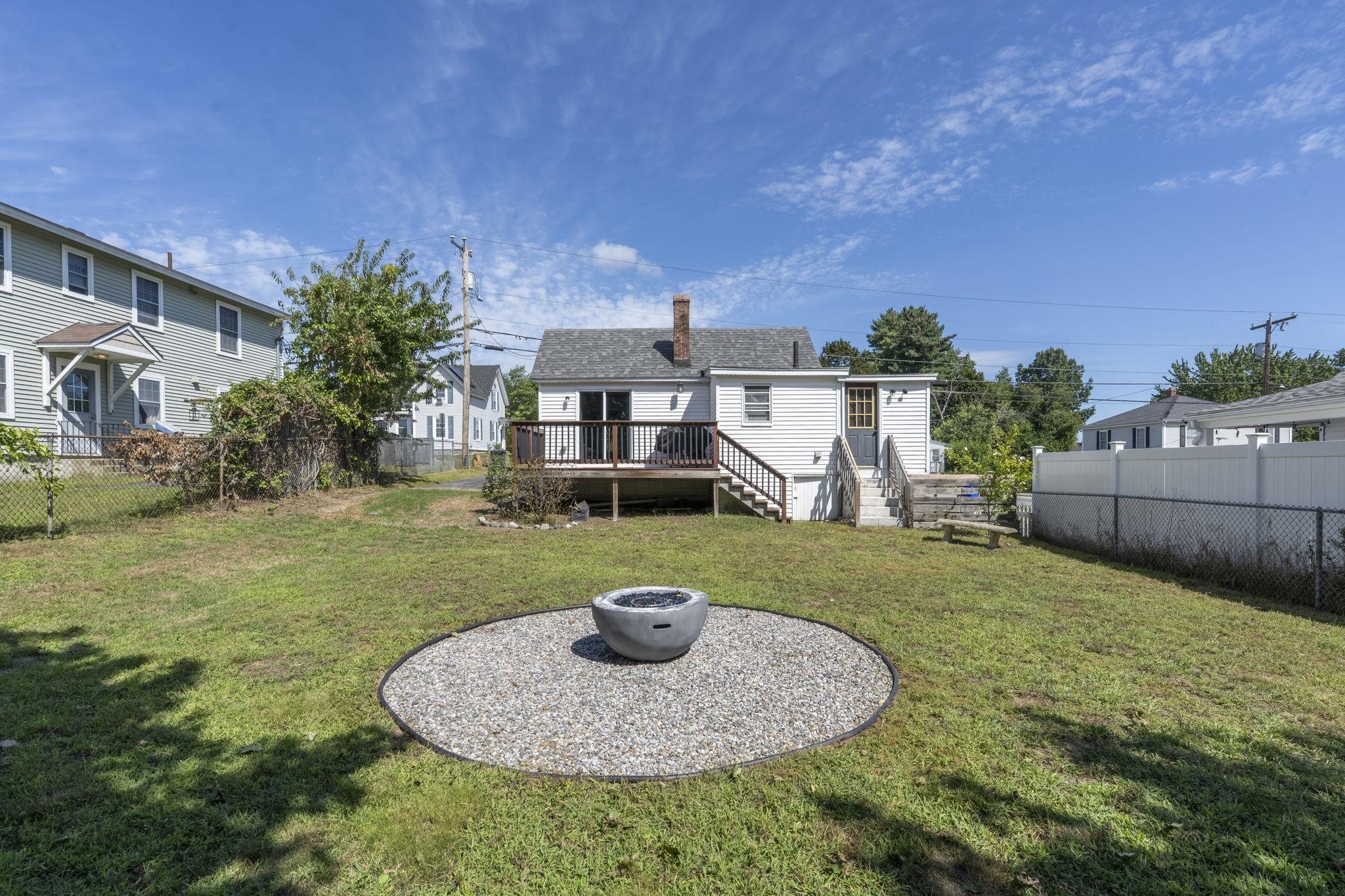 1043 Somerville St, Manchester, NH 03103