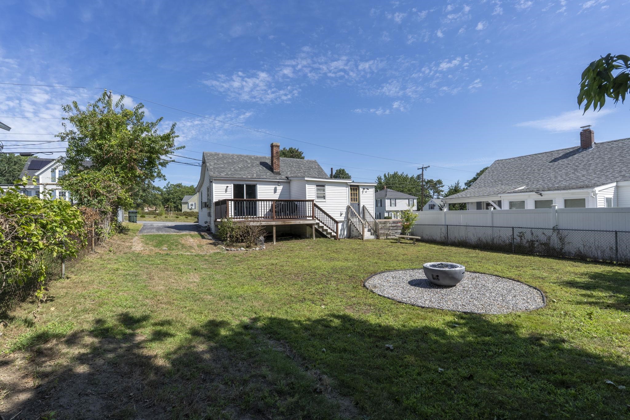 1043 Somerville St, Manchester, NH 03103