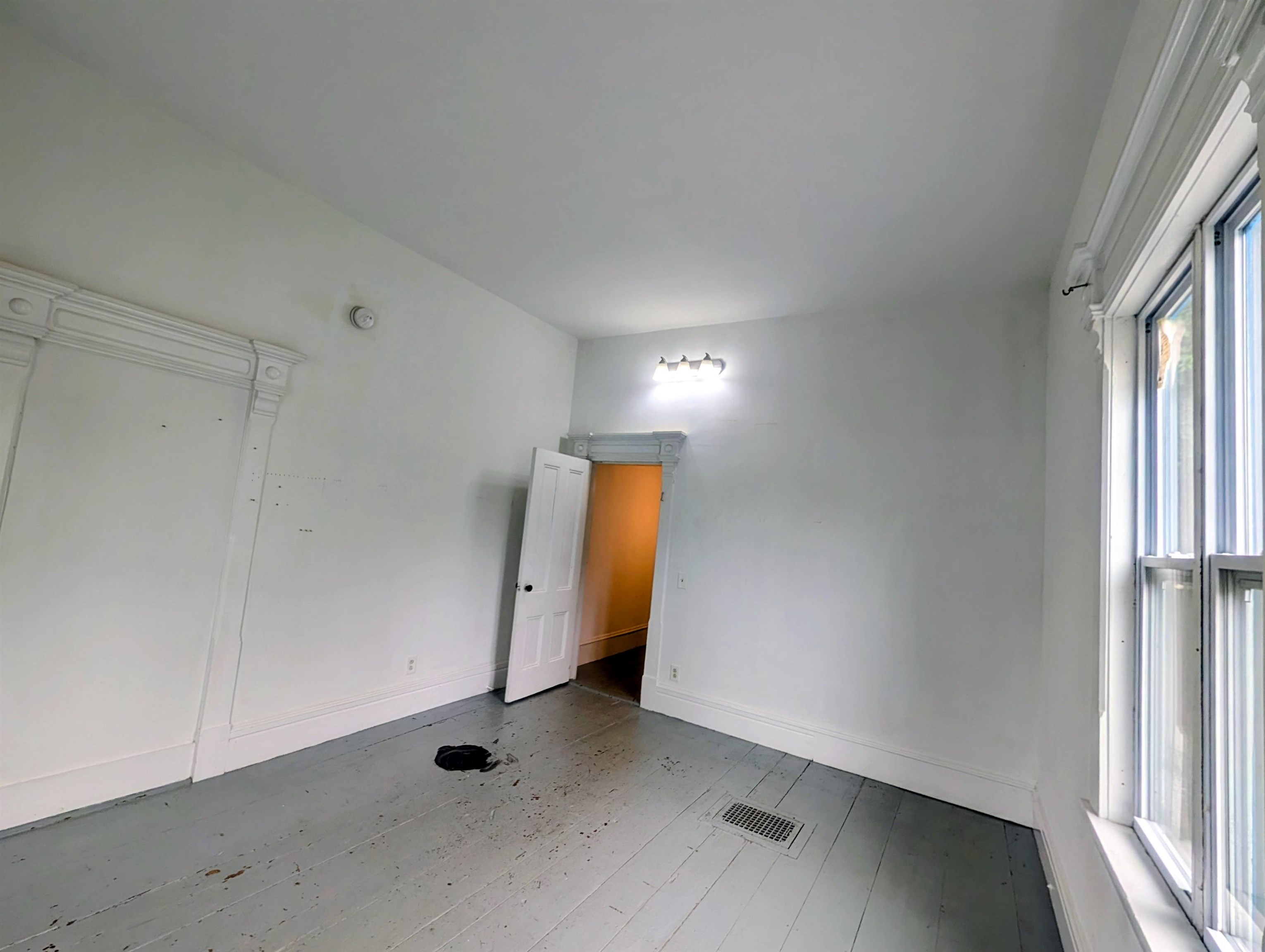 Apt #1 - Bedroom (2) 26091652