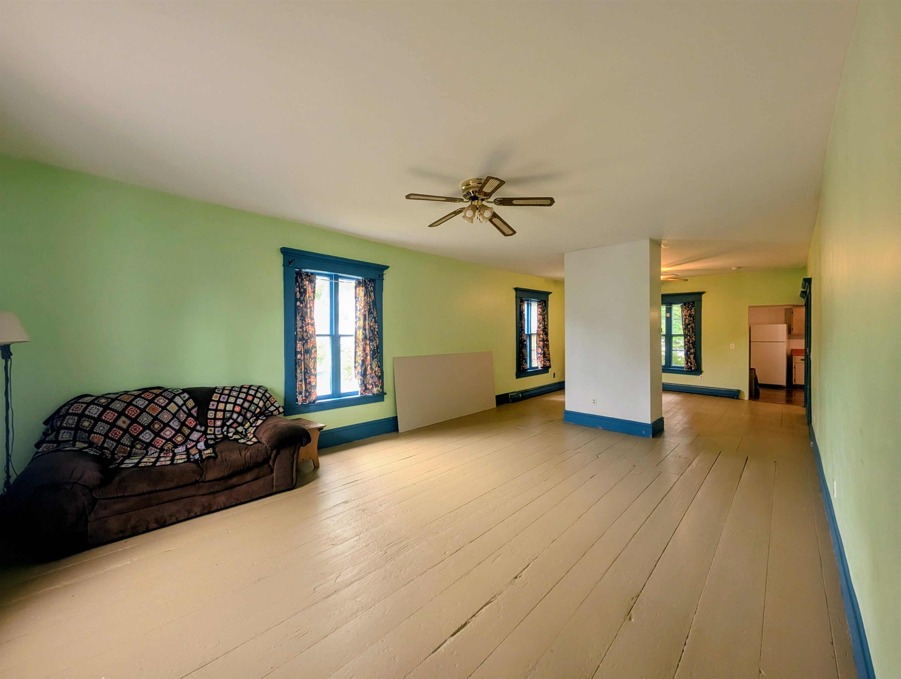 Apt #2 - Large Living / Family Rm 26091663