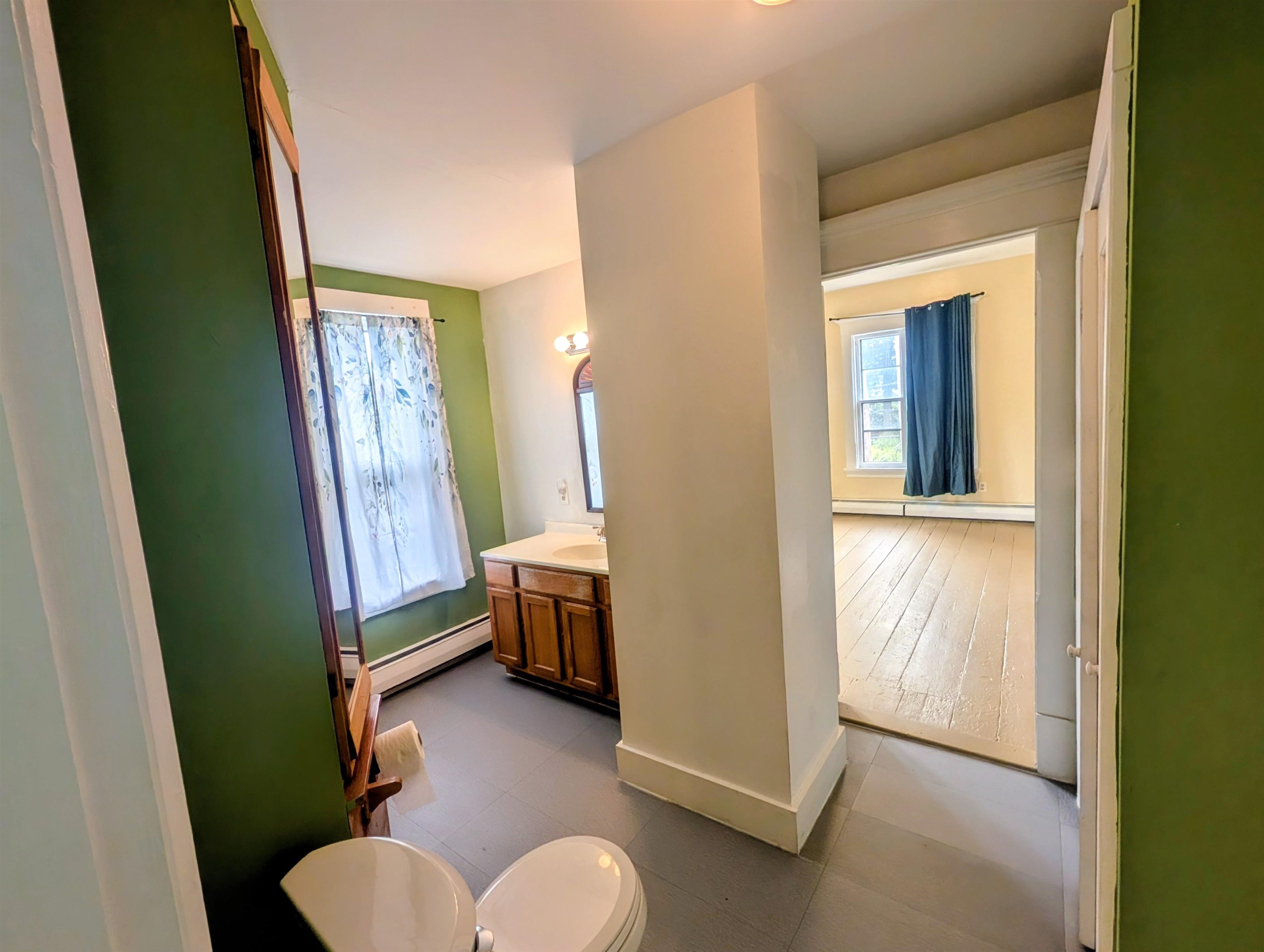 Apt #2 - Full Bathroom 26091666