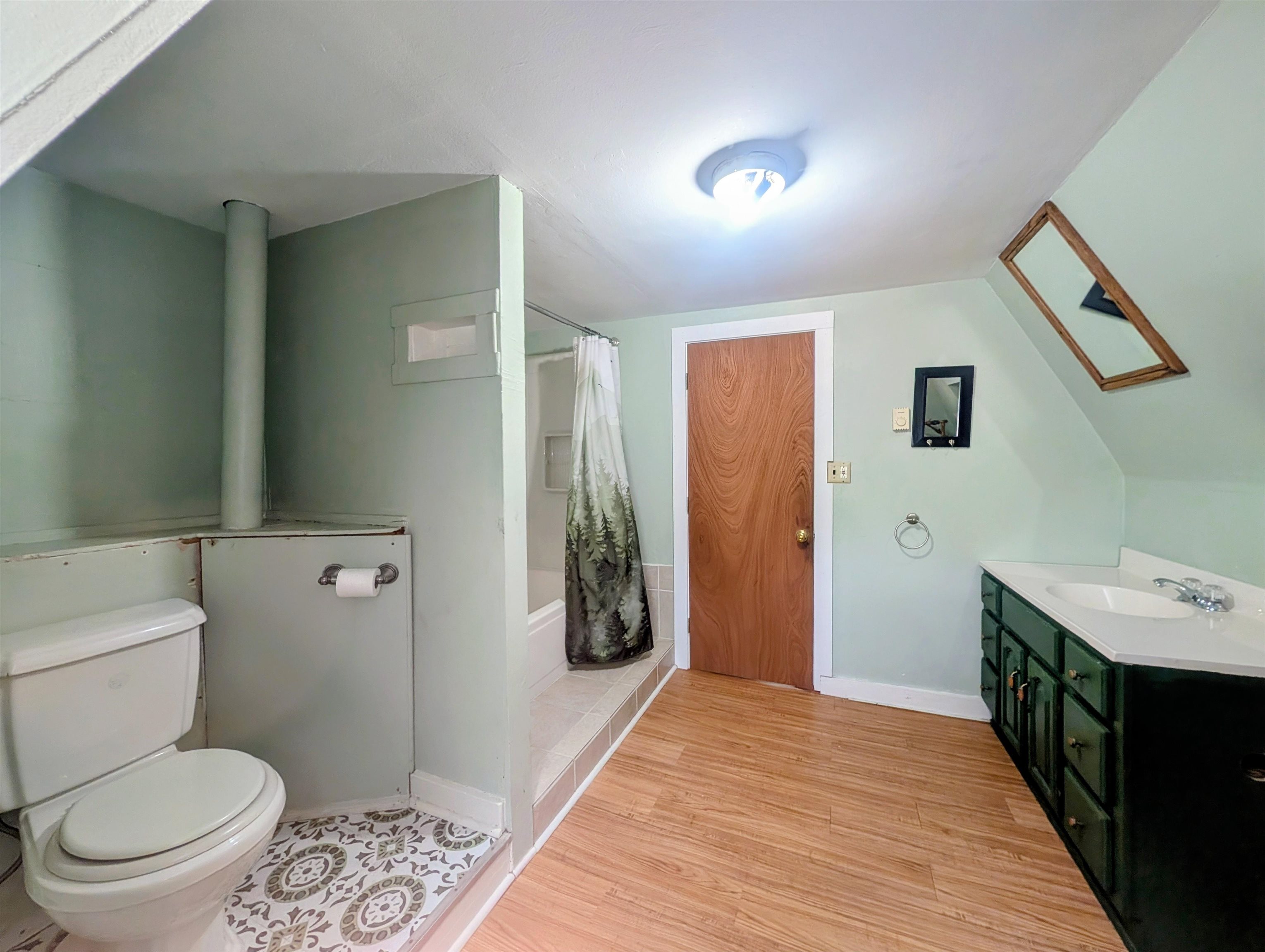Apt #3 - Full Bathroom 26091679