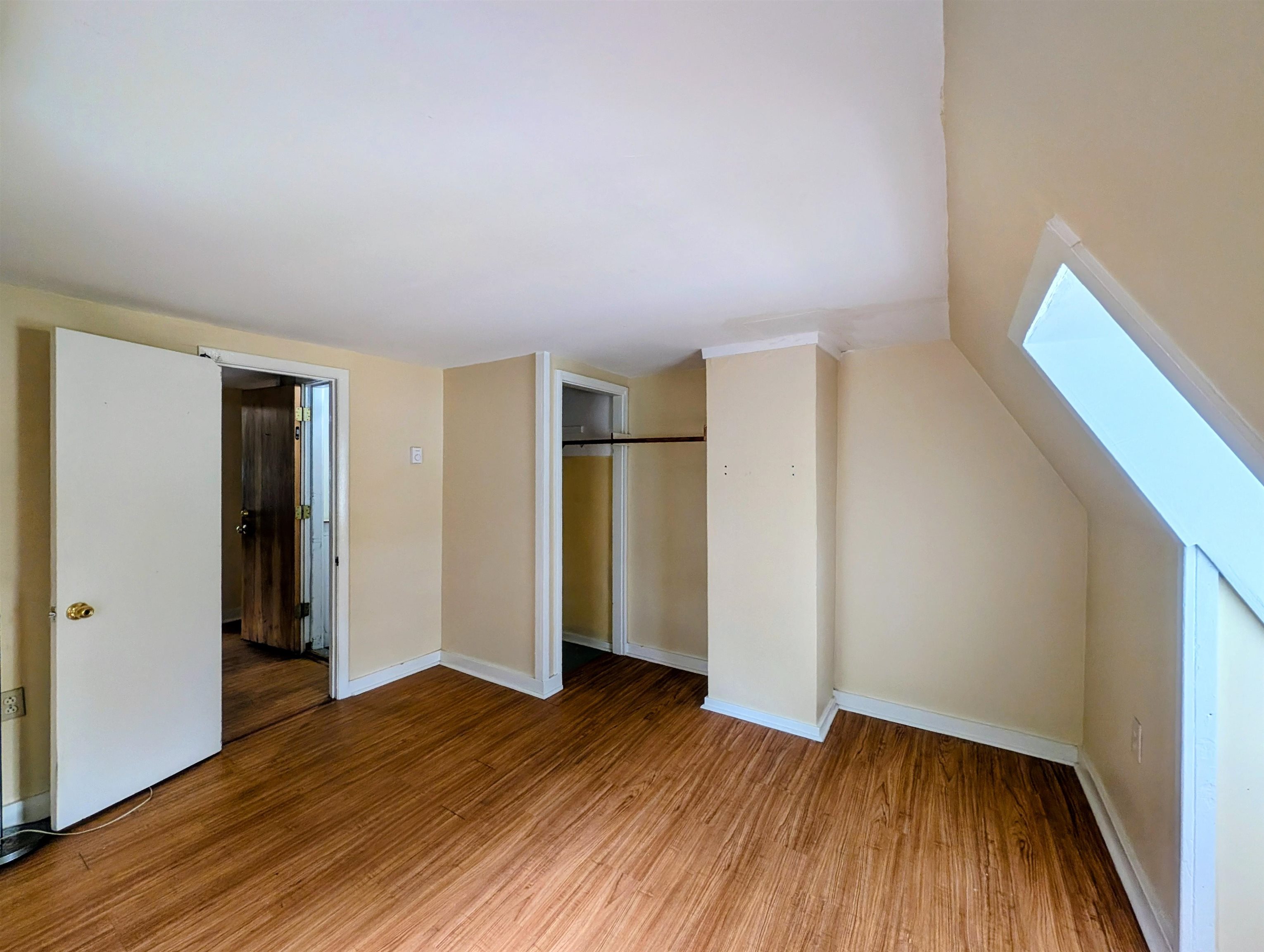 Apt #3 - Bedroom (1) 26091678