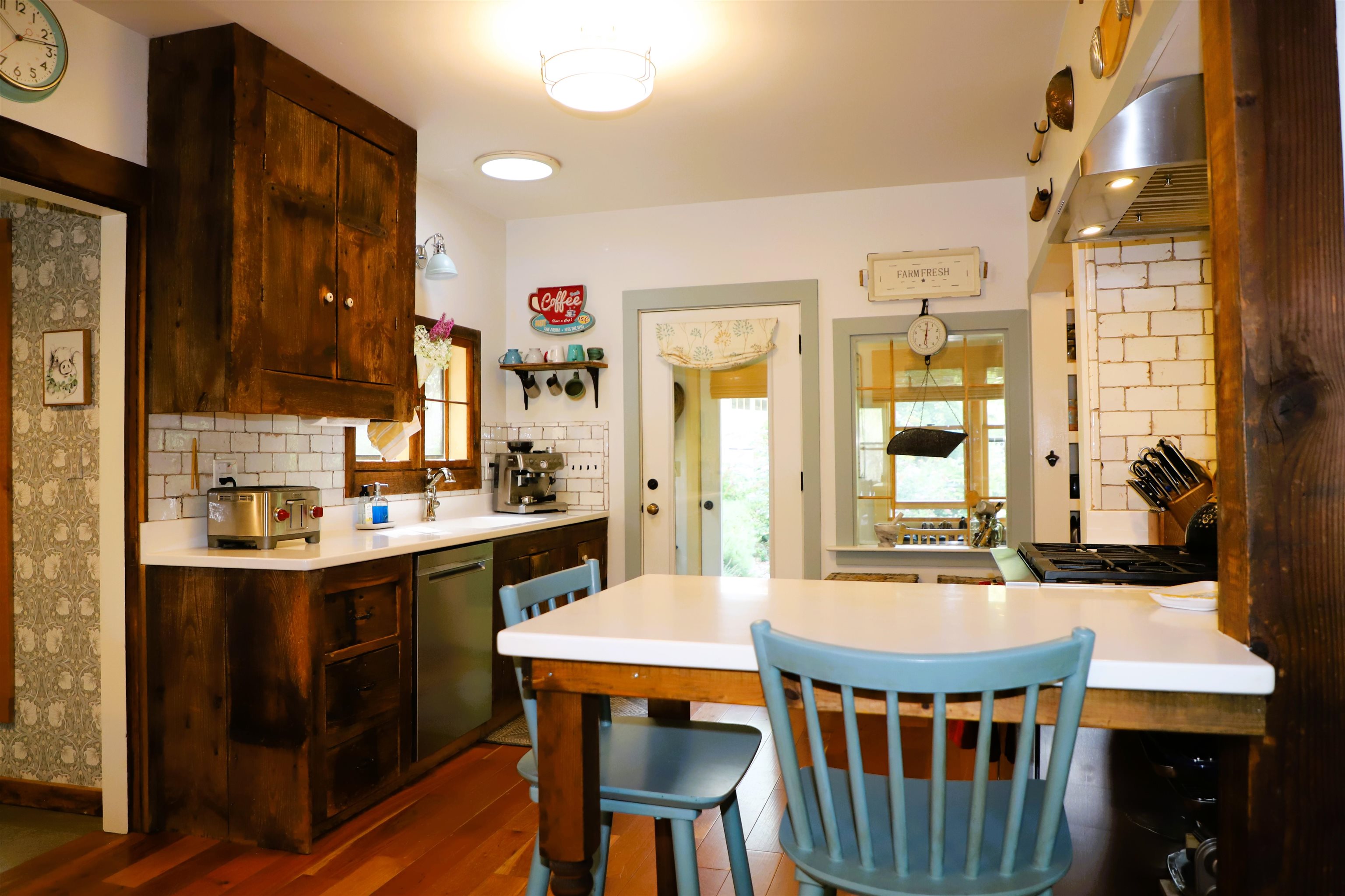 Breakfast bar