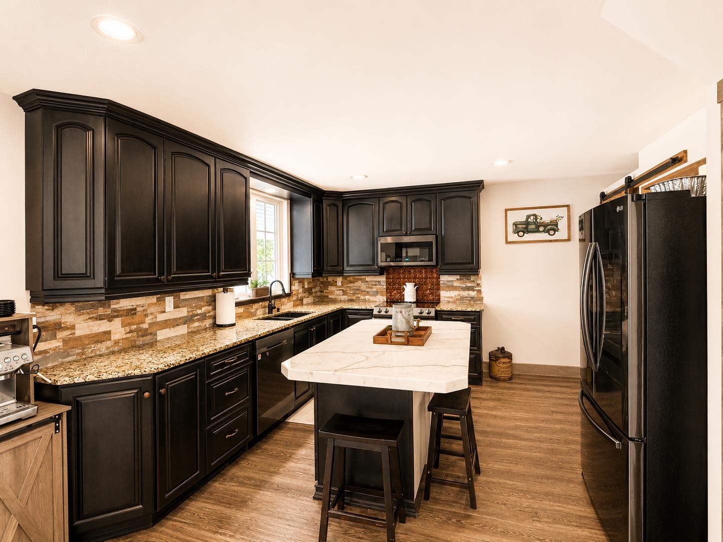 kitchen w/ granite