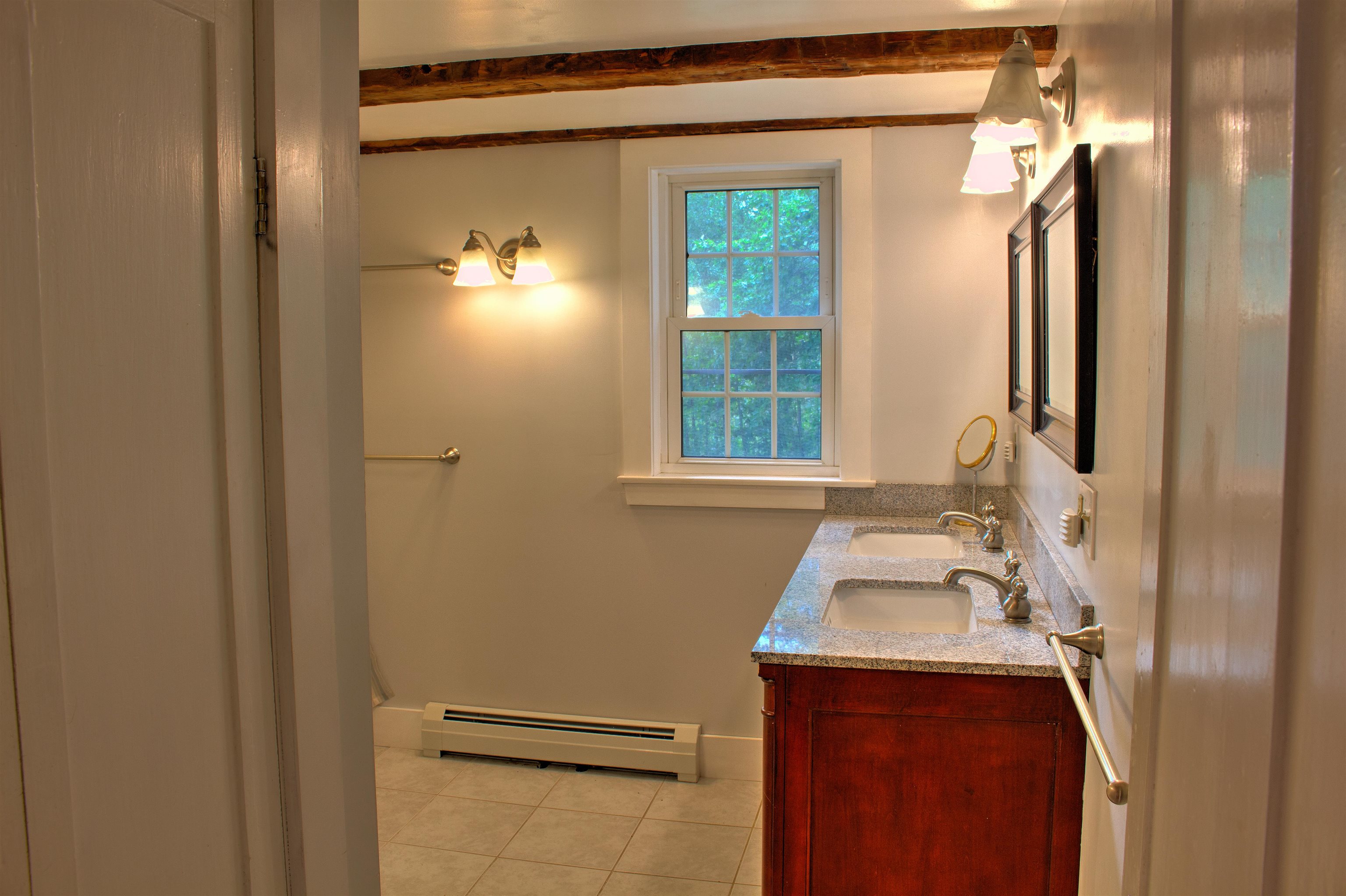 2nd Level Full Bath