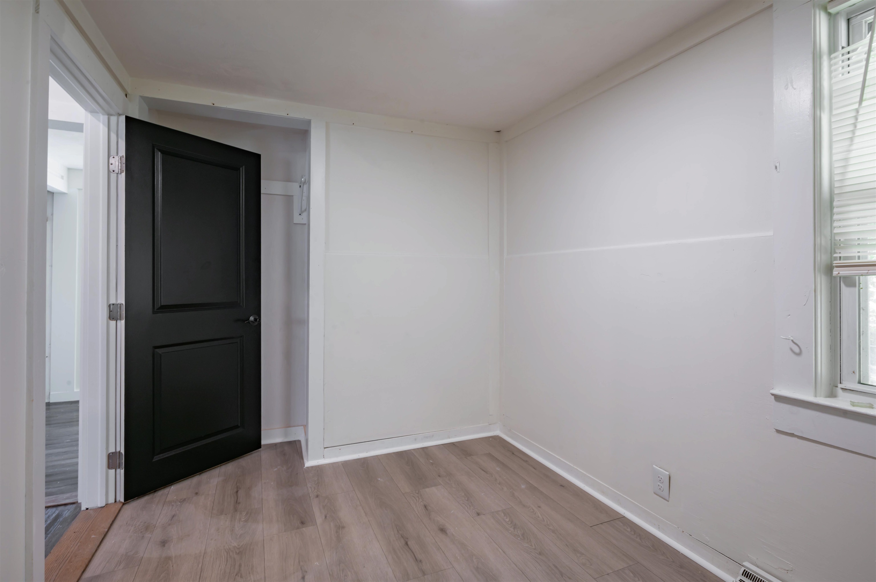 Photo 24 of 33