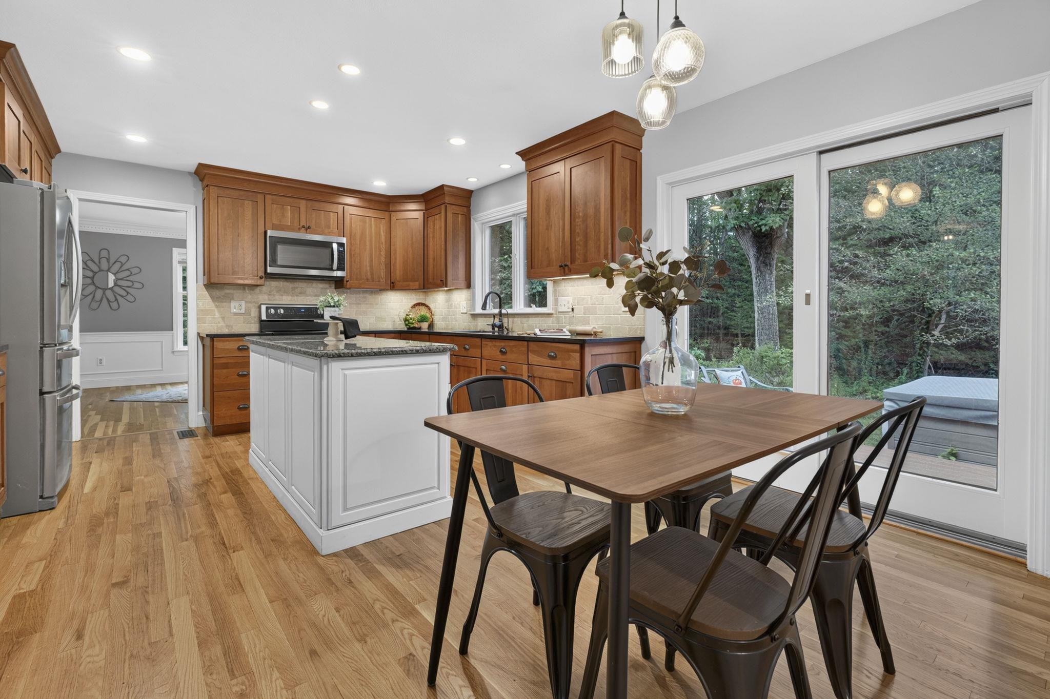 Eat In Breakfast Area/Kitchen